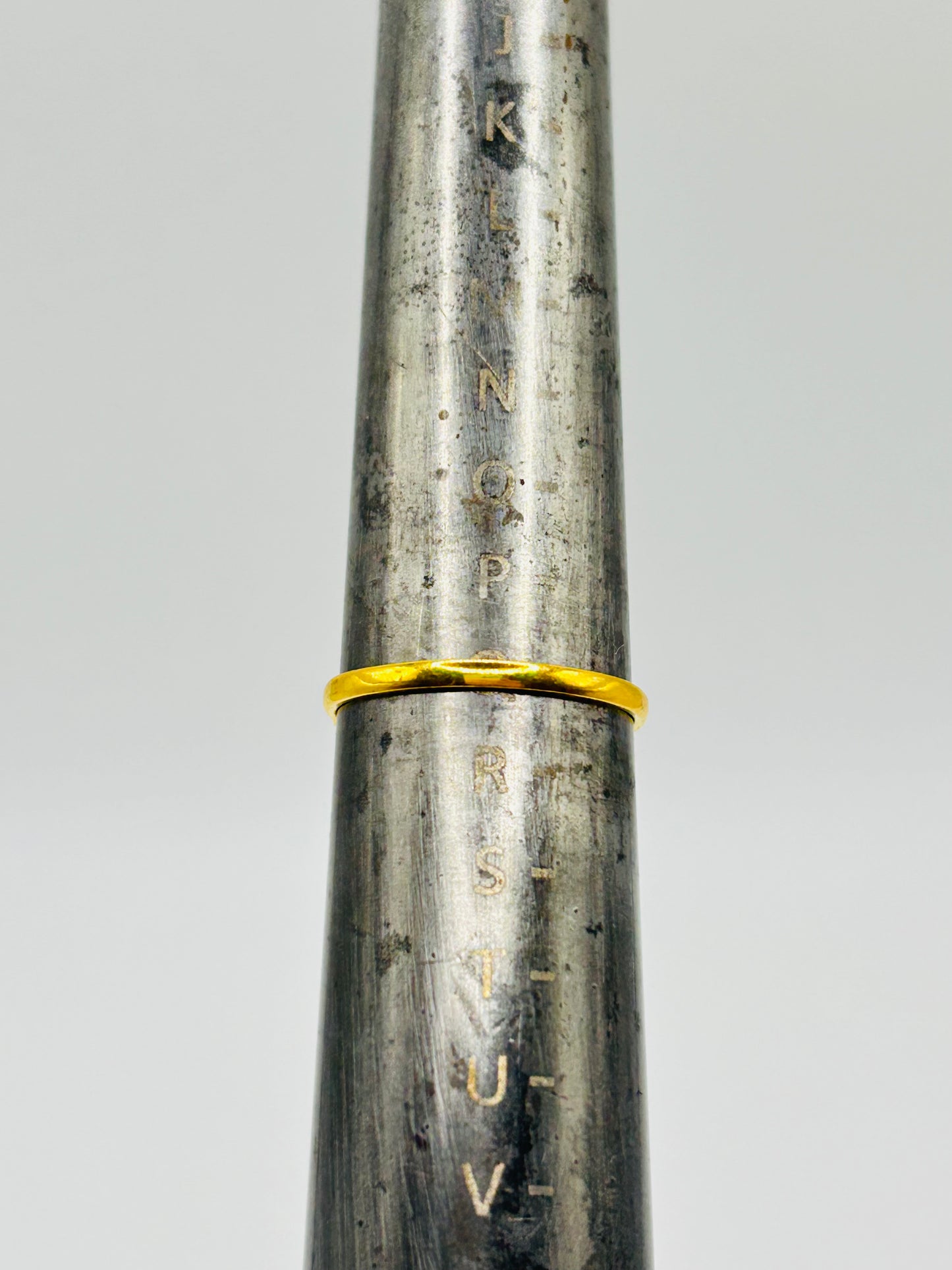 22ct Gold Ladies Ring Size Q, Weight 1.7g Hallmarked