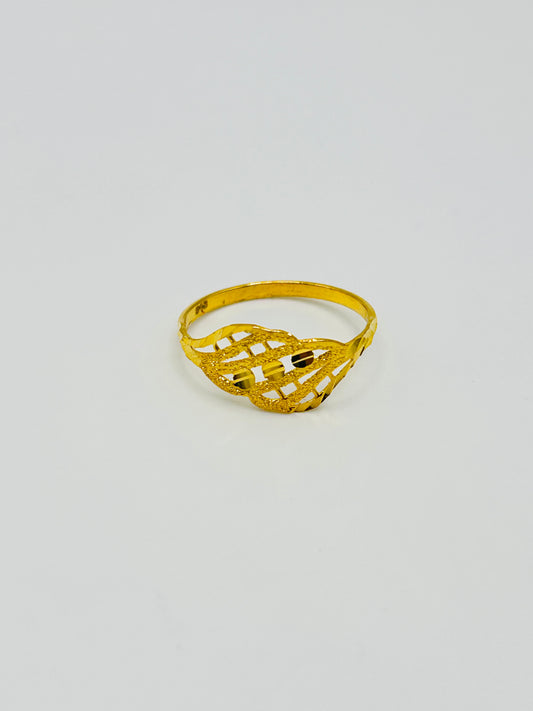 22ct Gold Ladies Ring Size P 1/2, Weight 1.7g Hallmarked