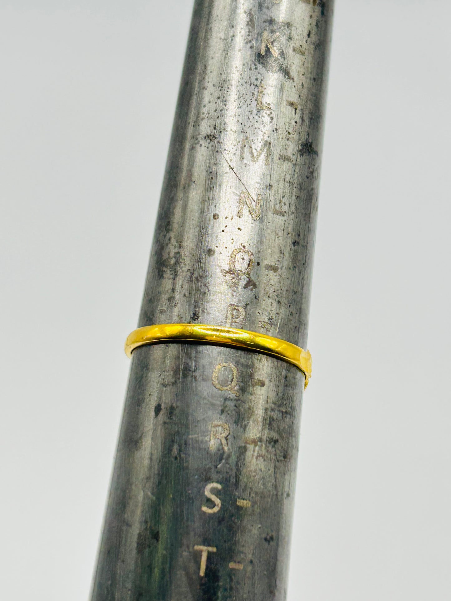 22ct Gold Ladies Ring Size P 1/2, Weight 1.7g Hallmarked