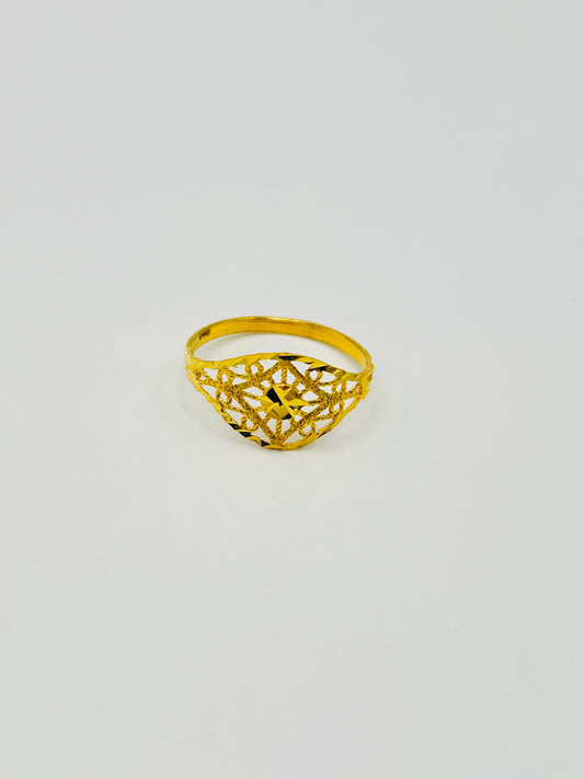 22ct Gold Ladies Ring Size O, Weight 1.6g Hallmarked