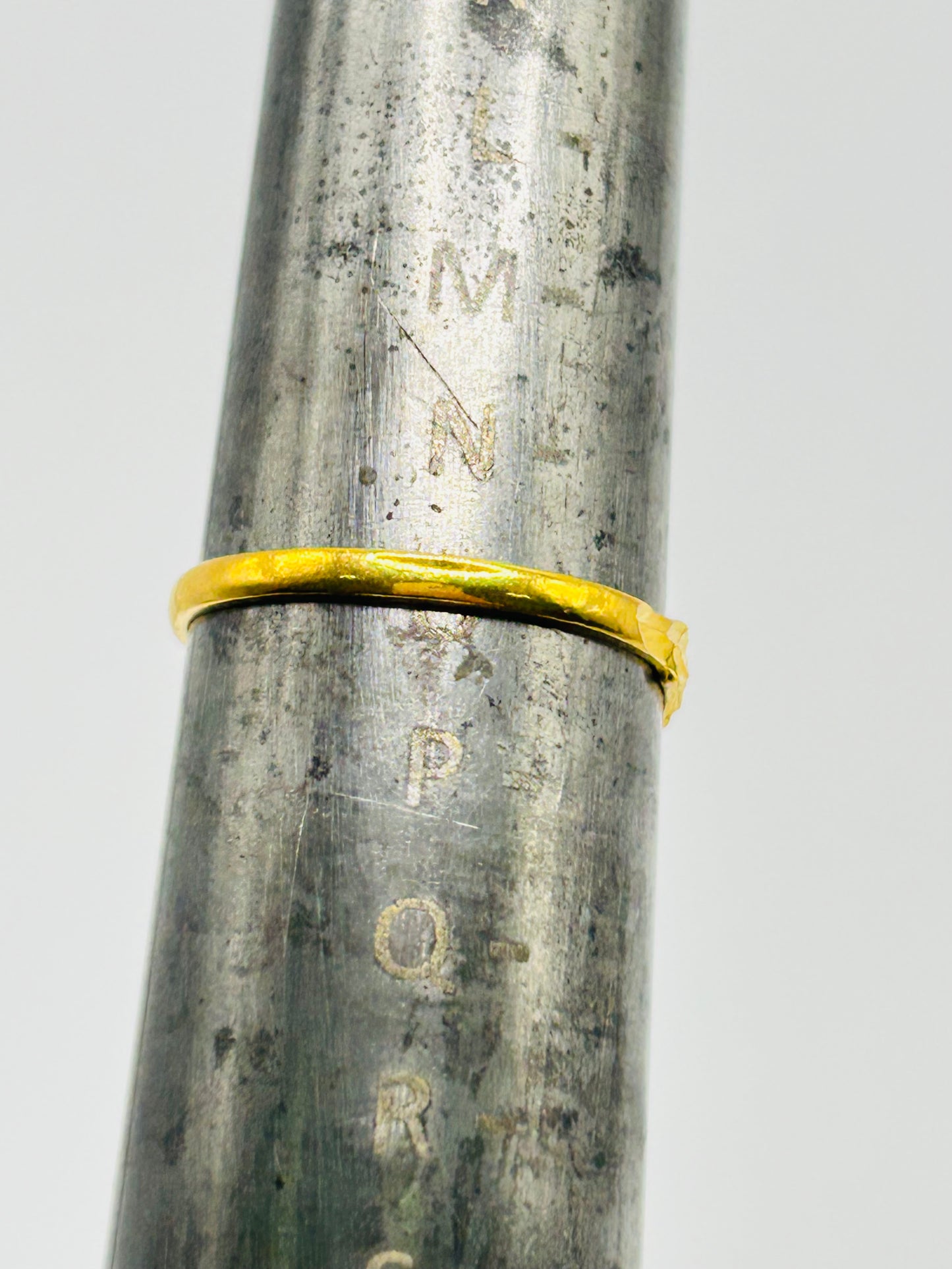 22ct Gold Ladies Ring Size O, Weight 1.6g Hallmarked