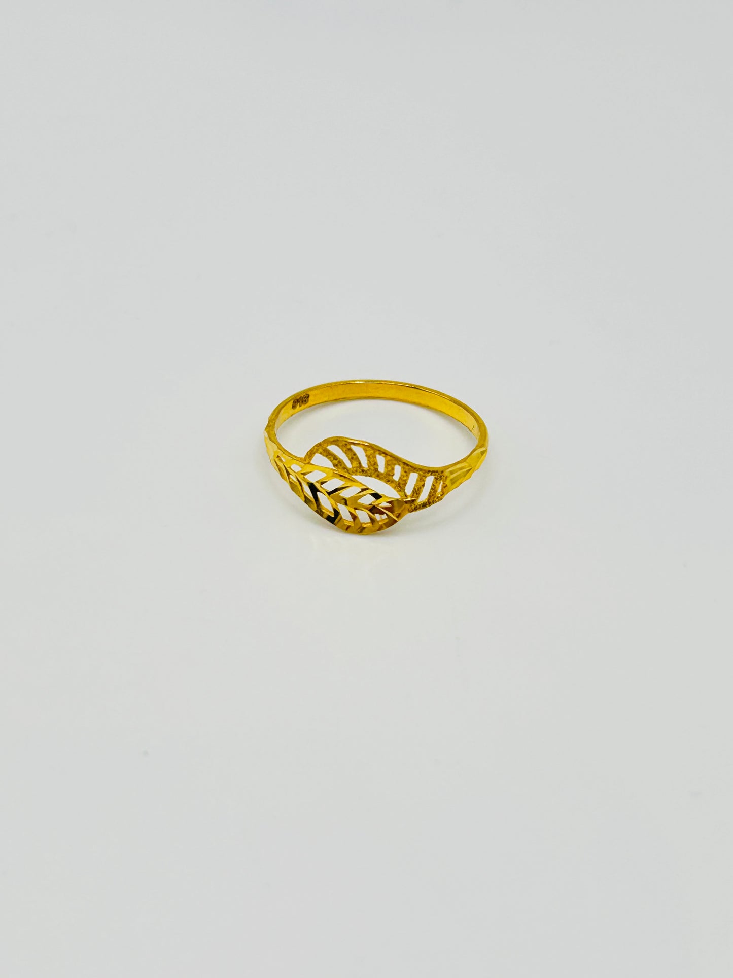 22ct Gold Ladies Ring Size N 1/2, Weight 1.4g Hallmarked