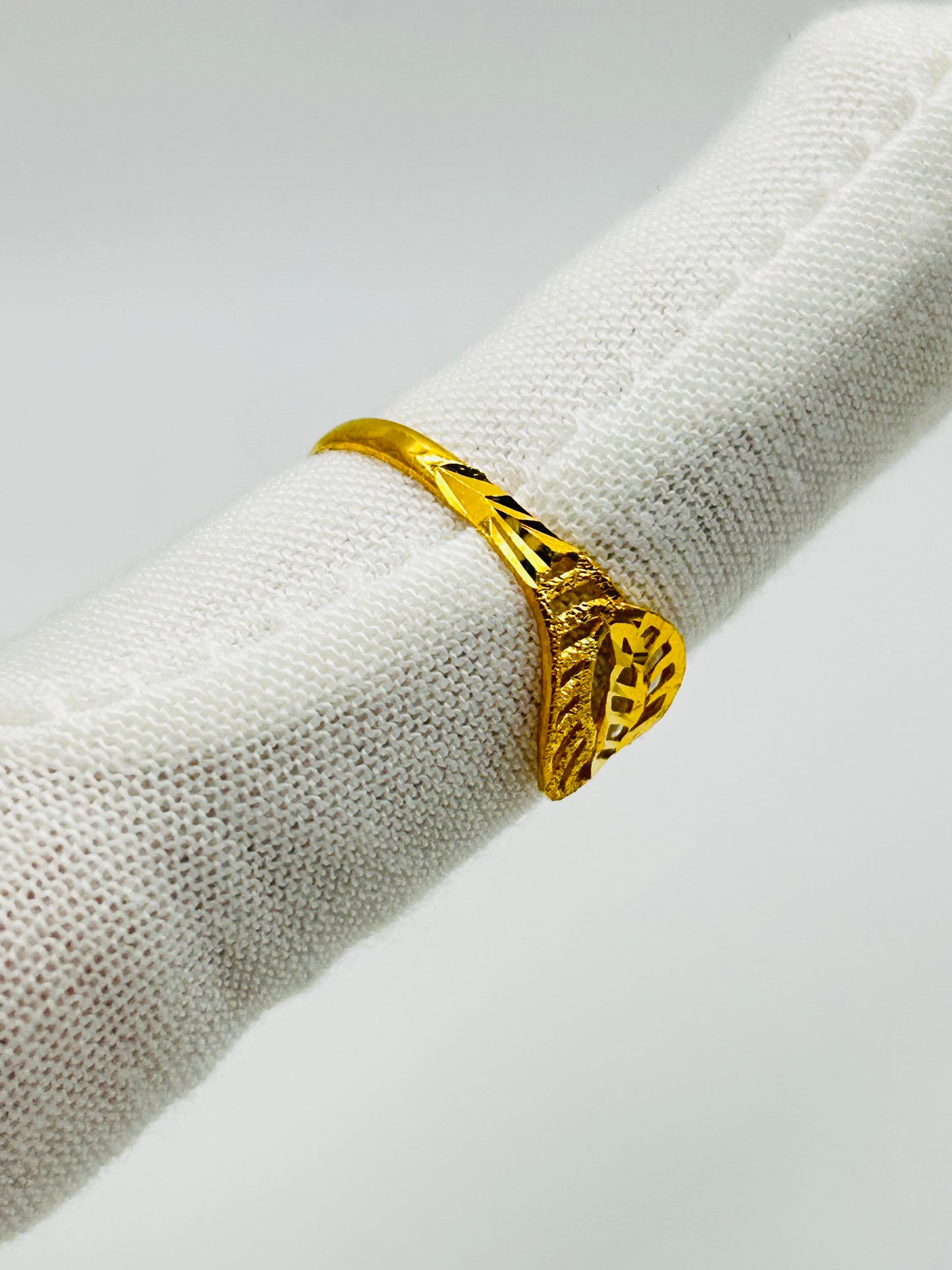 22ct Gold Ladies Ring Size N 1/2, Weight 1.4g Hallmarked