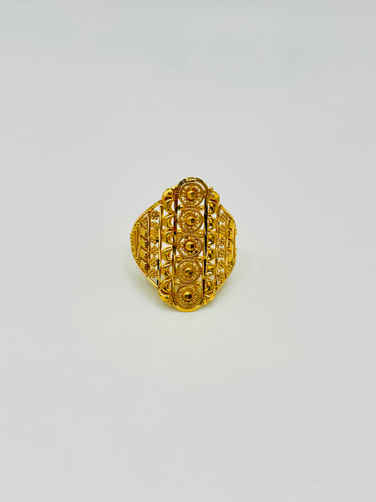 22ct Gold Ladies Ring Size Q, Weight 4.2g Hallmarked