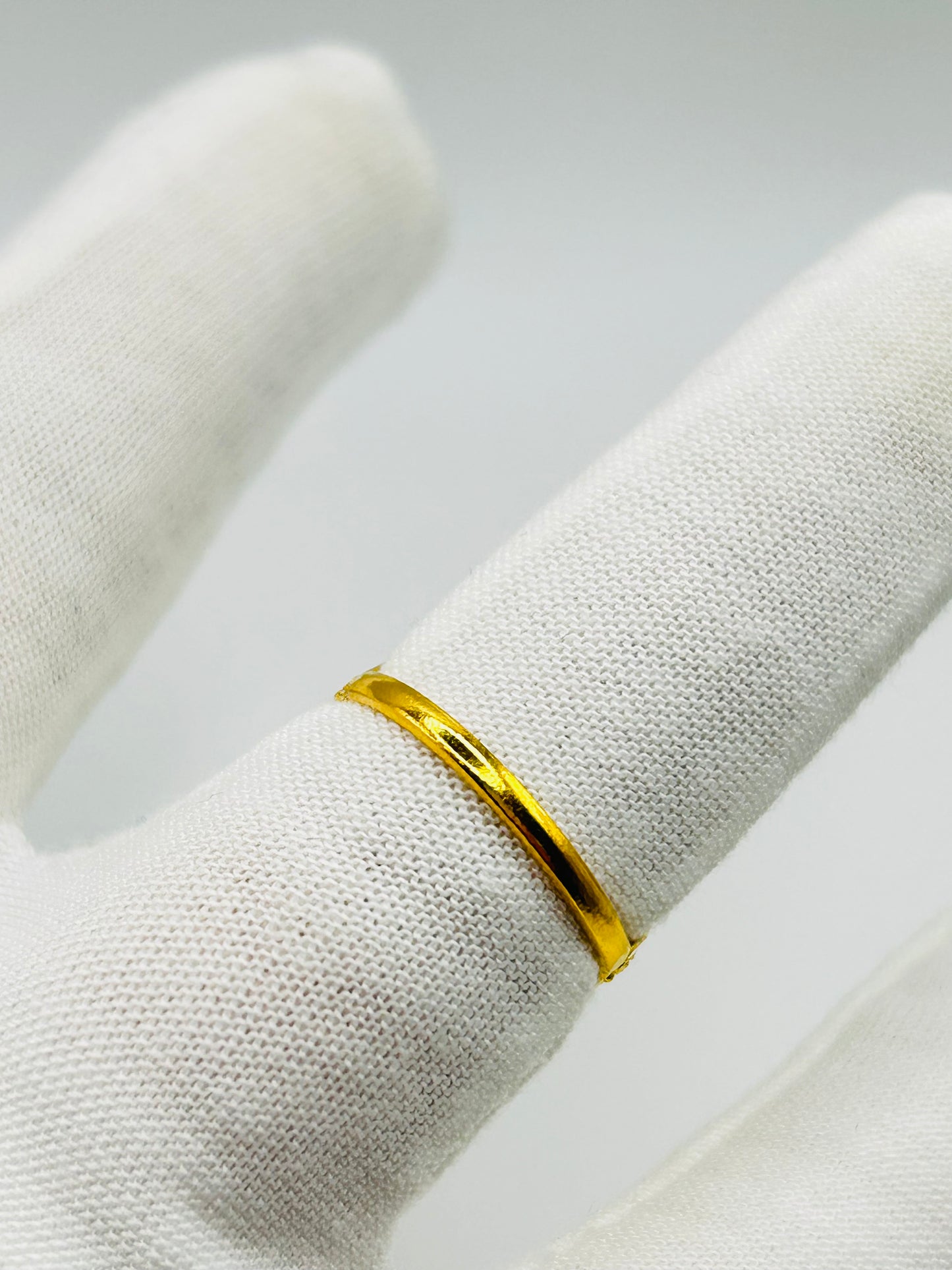 22ct Gold Ladies Ring Size Q, Weight 4.2g Hallmarked