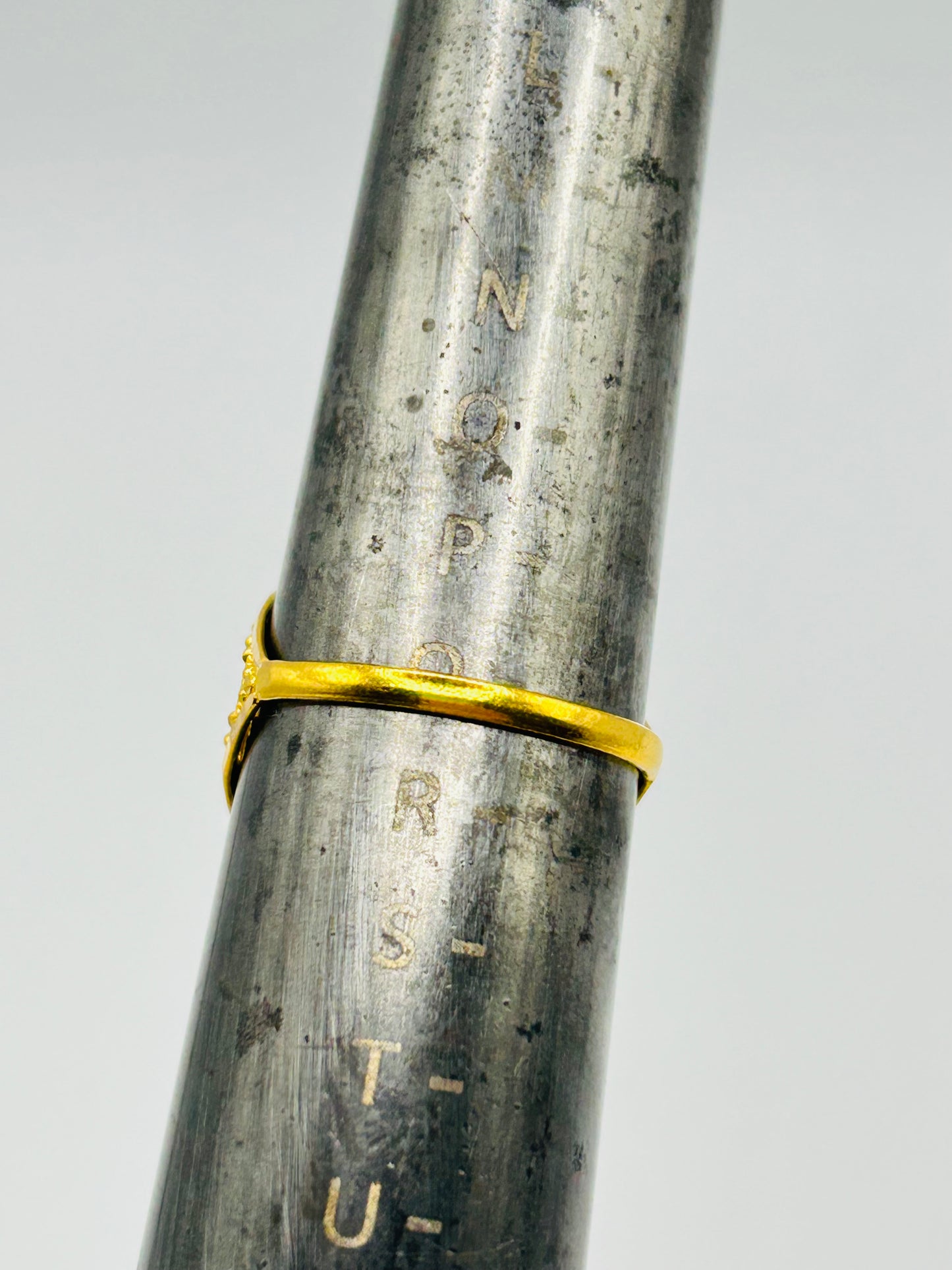 22ct Gold Ladies Ring Size Q, Weight 4.2g Hallmarked