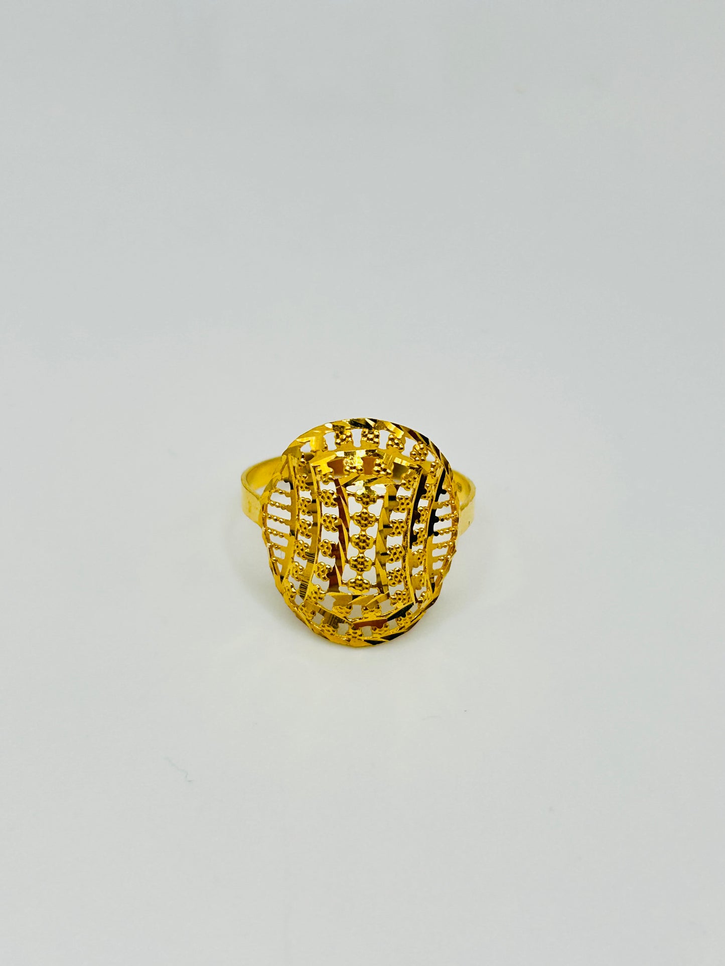 22ct Gold Ladies Ring Size P 1/2, Weight 2.3g Hallmarked