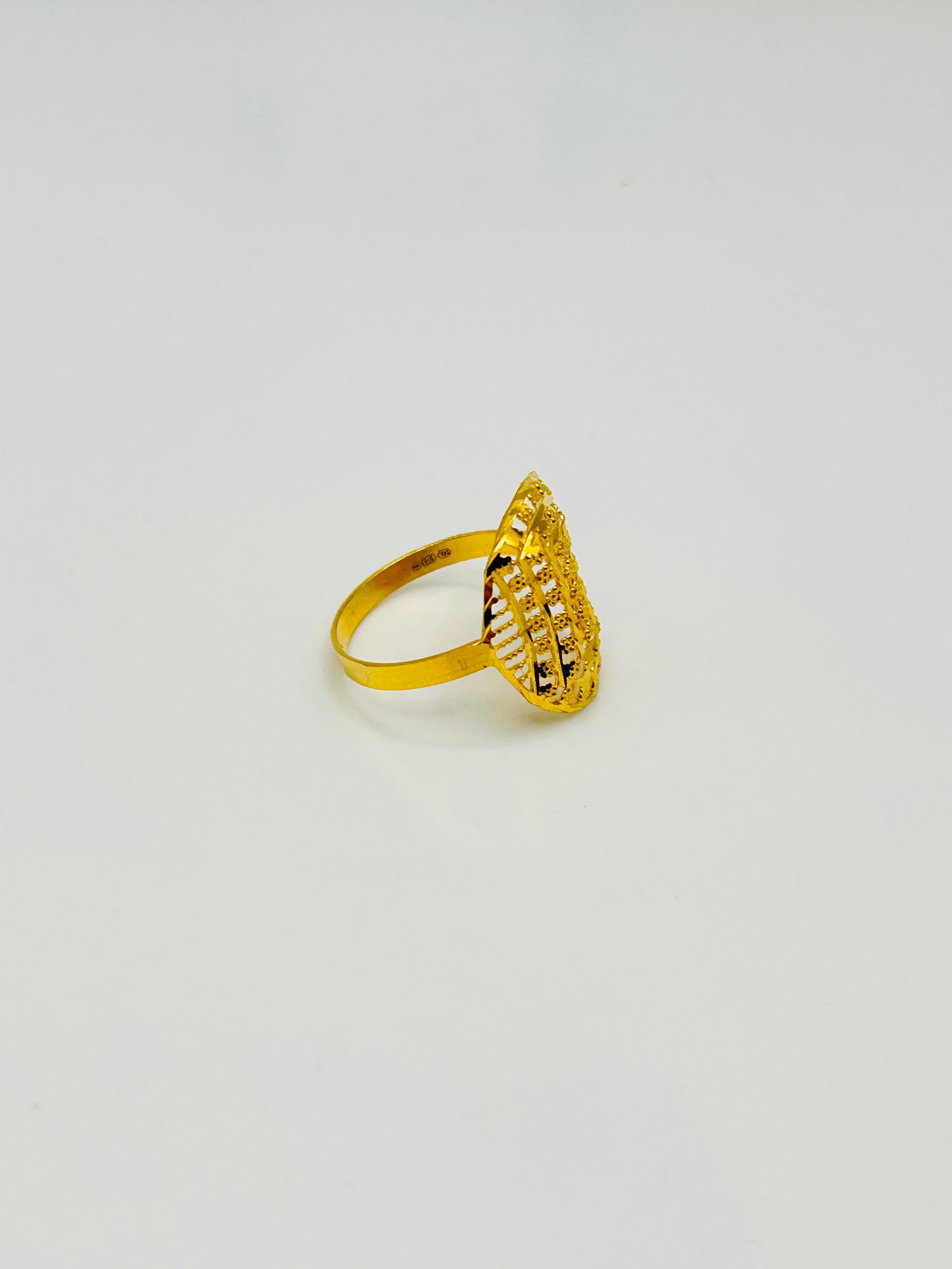 22ct Gold Ladies Ring Size P 1/2, Weight 2.3g Hallmarked