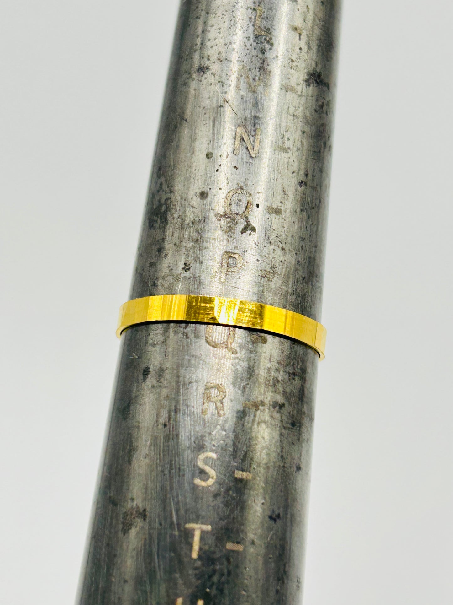 22ct Gold Ladies Ring Size P 1/2, Weight 2.3g Hallmarked