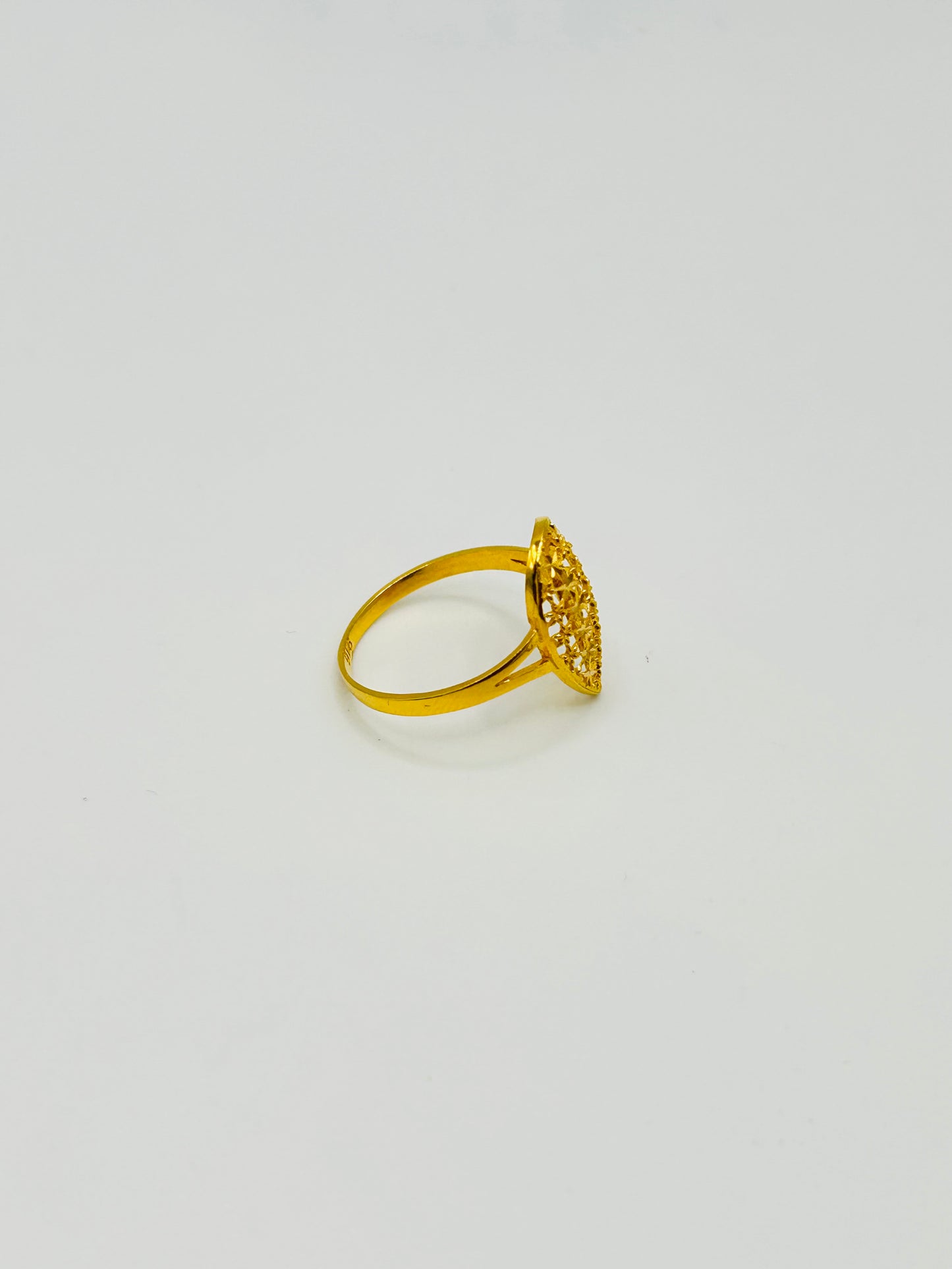 22ct Gold Ladies Ring Size N 1/2, Weight 1.8g Hallmarked