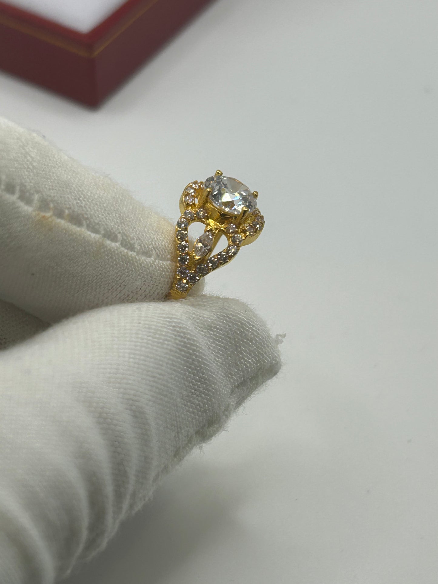 22ct Gold Ladies Ring 5.1 grams Size O