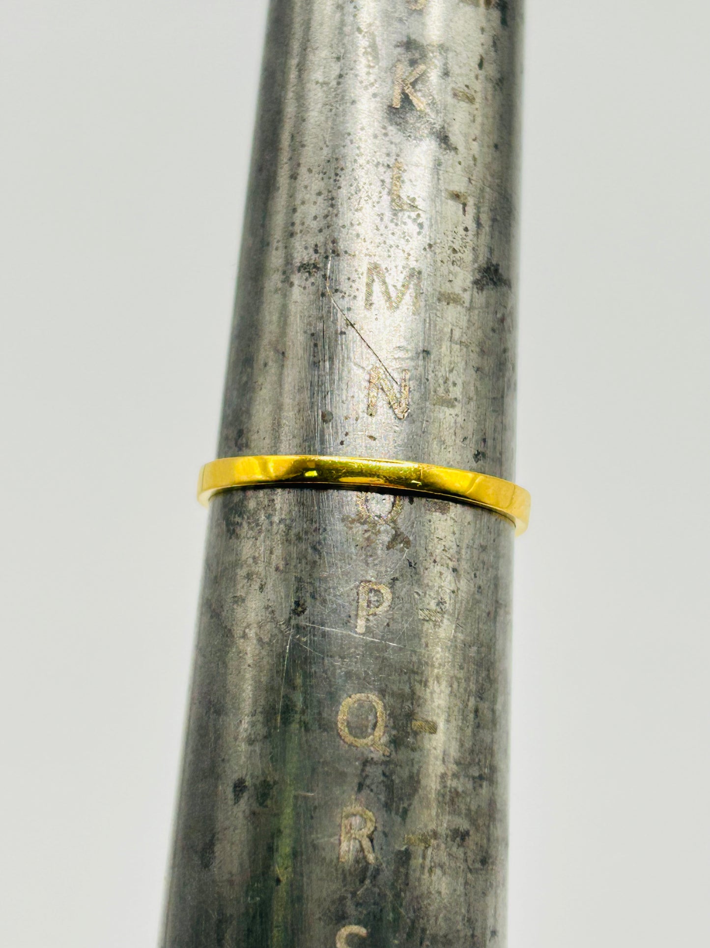 22ct Gold Ladies Ring Size N 1/2, Weight 1.8g Hallmarked