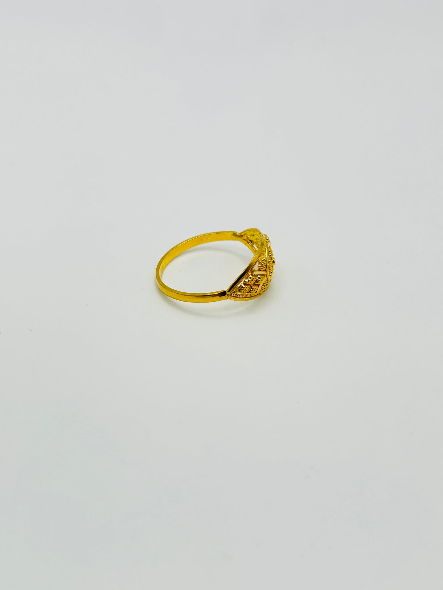 22ct Gold Ladies Ring Size Q, Weight 2.5g Hallmarked