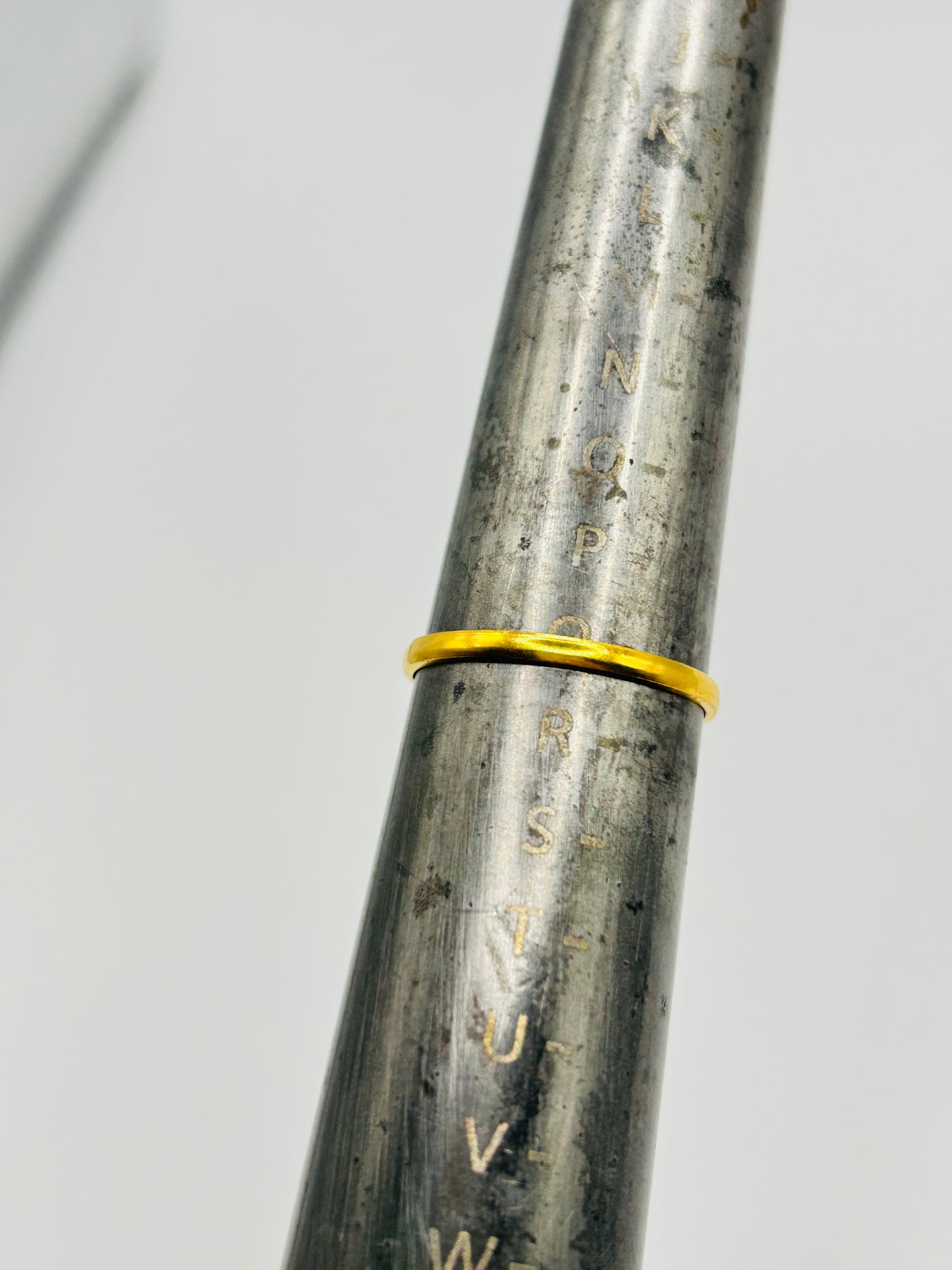 22ct Gold Ladies Ring Size Q, Weight 2.5g Hallmarked