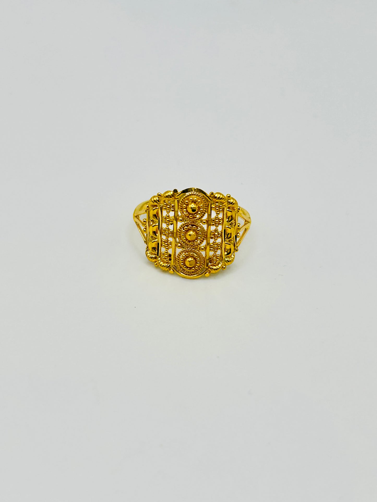 22ct Gold Ladies Ring Size O 1/2, Weight 3.0g Hallmarked