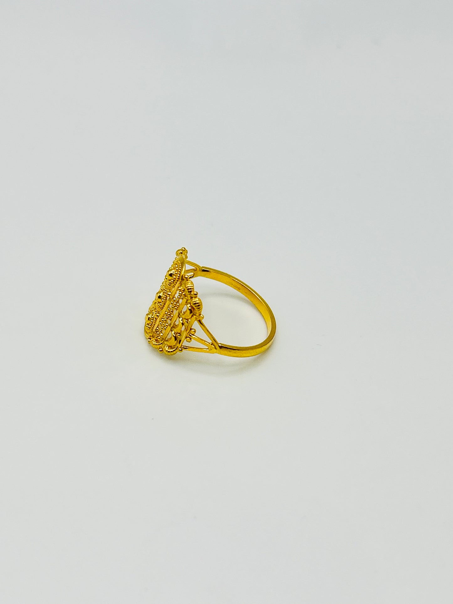 22ct Gold Ladies Ring Size O 1/2, Weight 3.0g Hallmarked