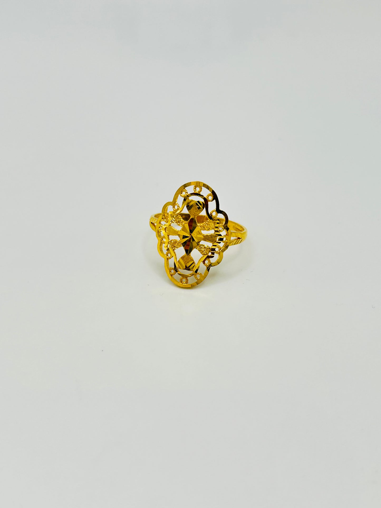 22ct Gold Ladies Ring Size N, Weight 2.2g Hallmarked