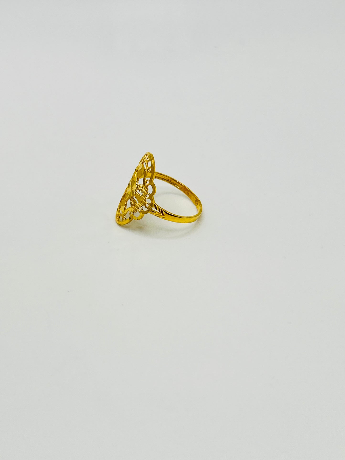 22ct Gold Ladies Ring Size N, Weight 2.2g Hallmarked