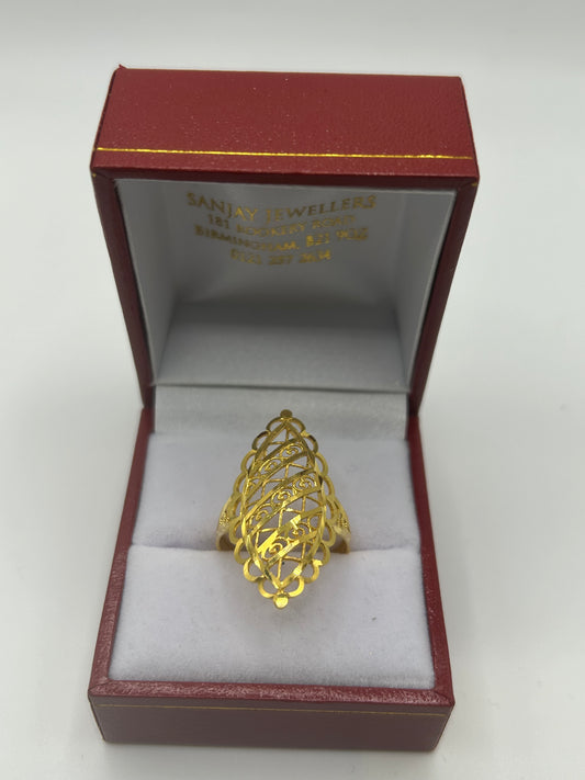 22ct Gold Ladies Ring 3.8 grams Size O