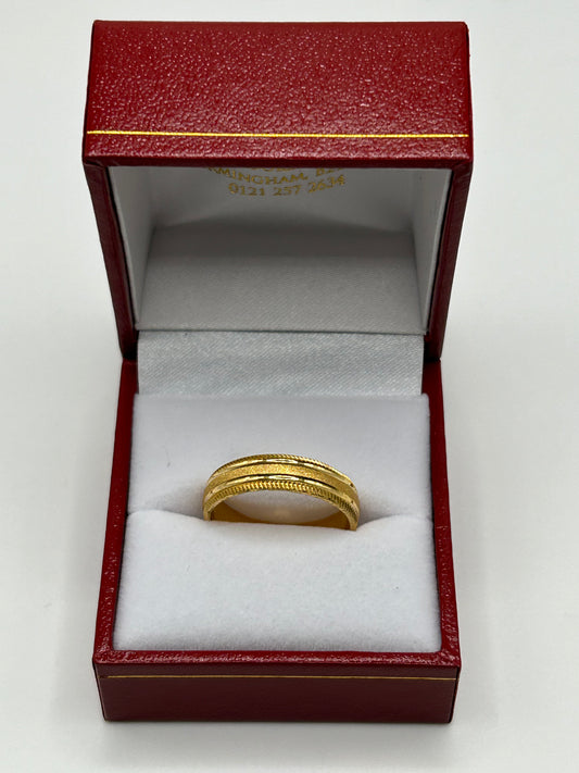 22ct Gold Men’s Band - 5.9 grams, Size R ½ (Hallmarked)