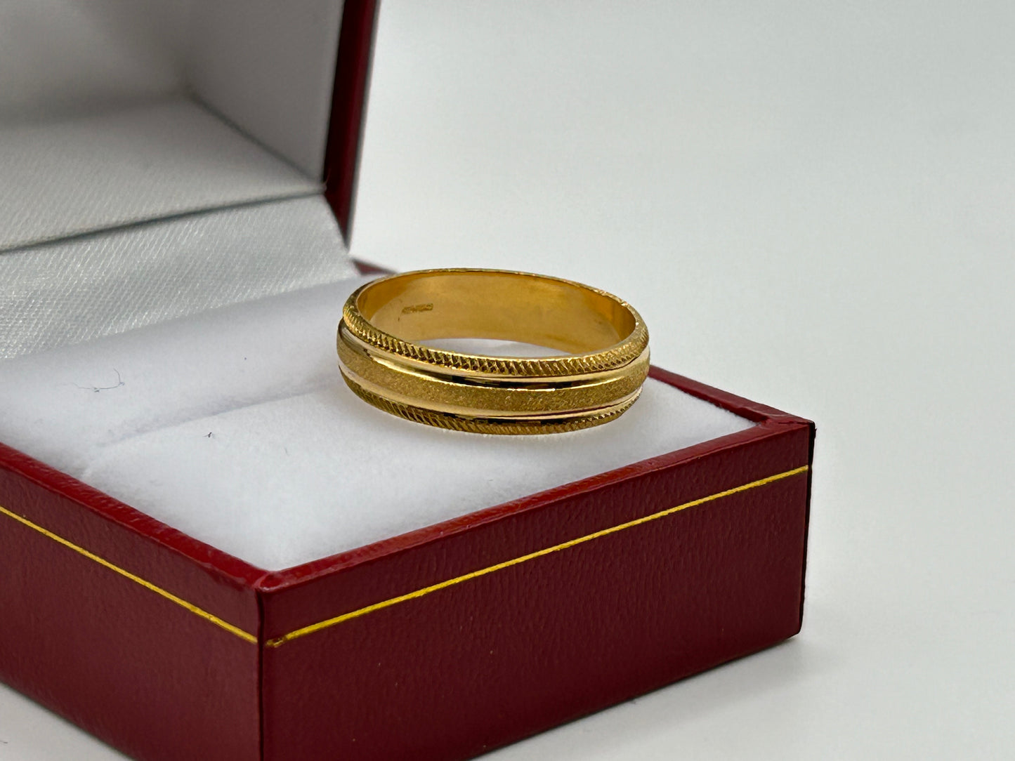 22ct Gold Men’s Band - 5.9 grams, Size R ½ (Hallmarked)