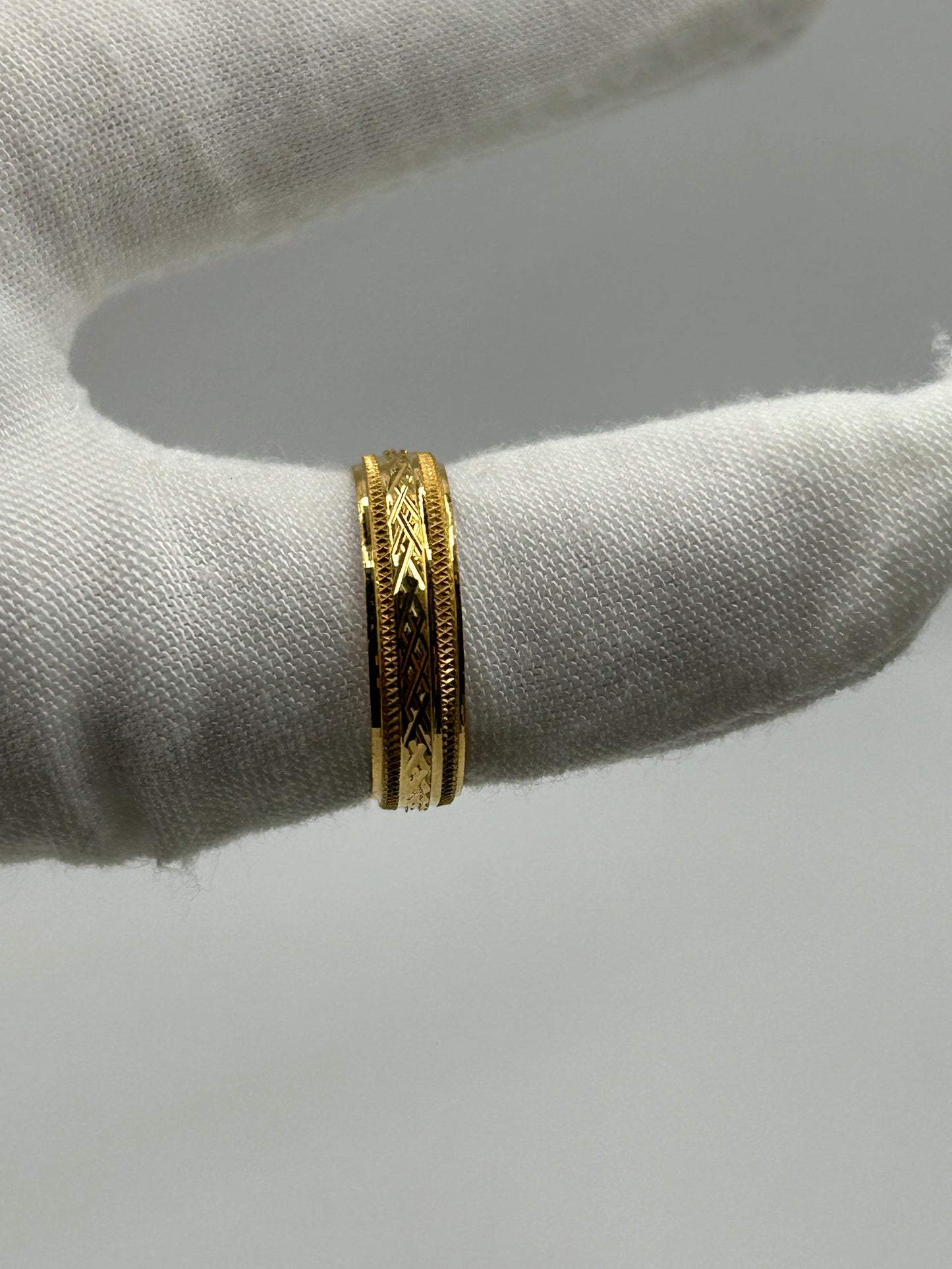 22ct Gold Men’s Band - 5.2 grams, Size Q (Hallmarked)