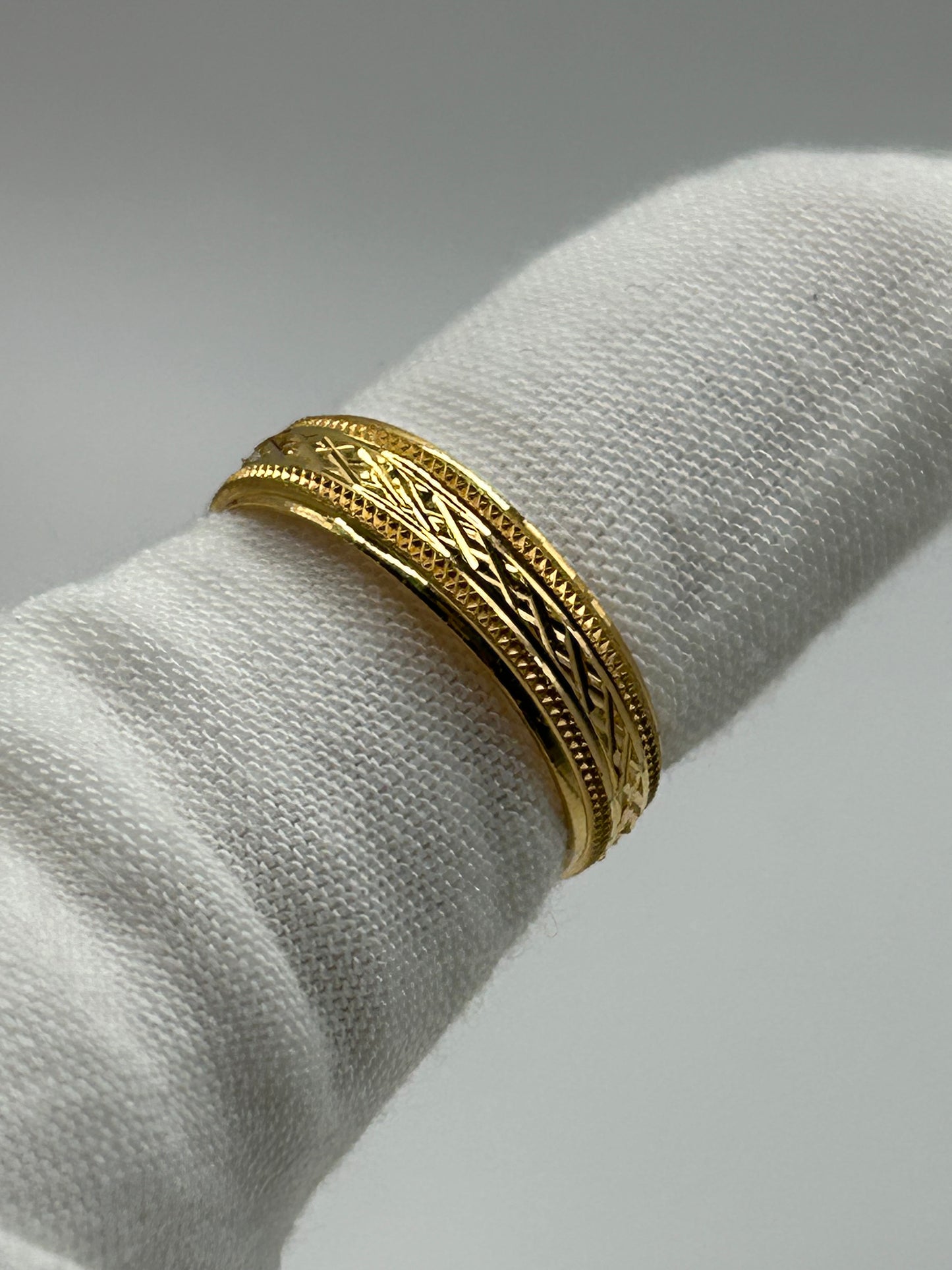 22ct Gold Men’s Band - 5.2 grams, Size Q (Hallmarked)