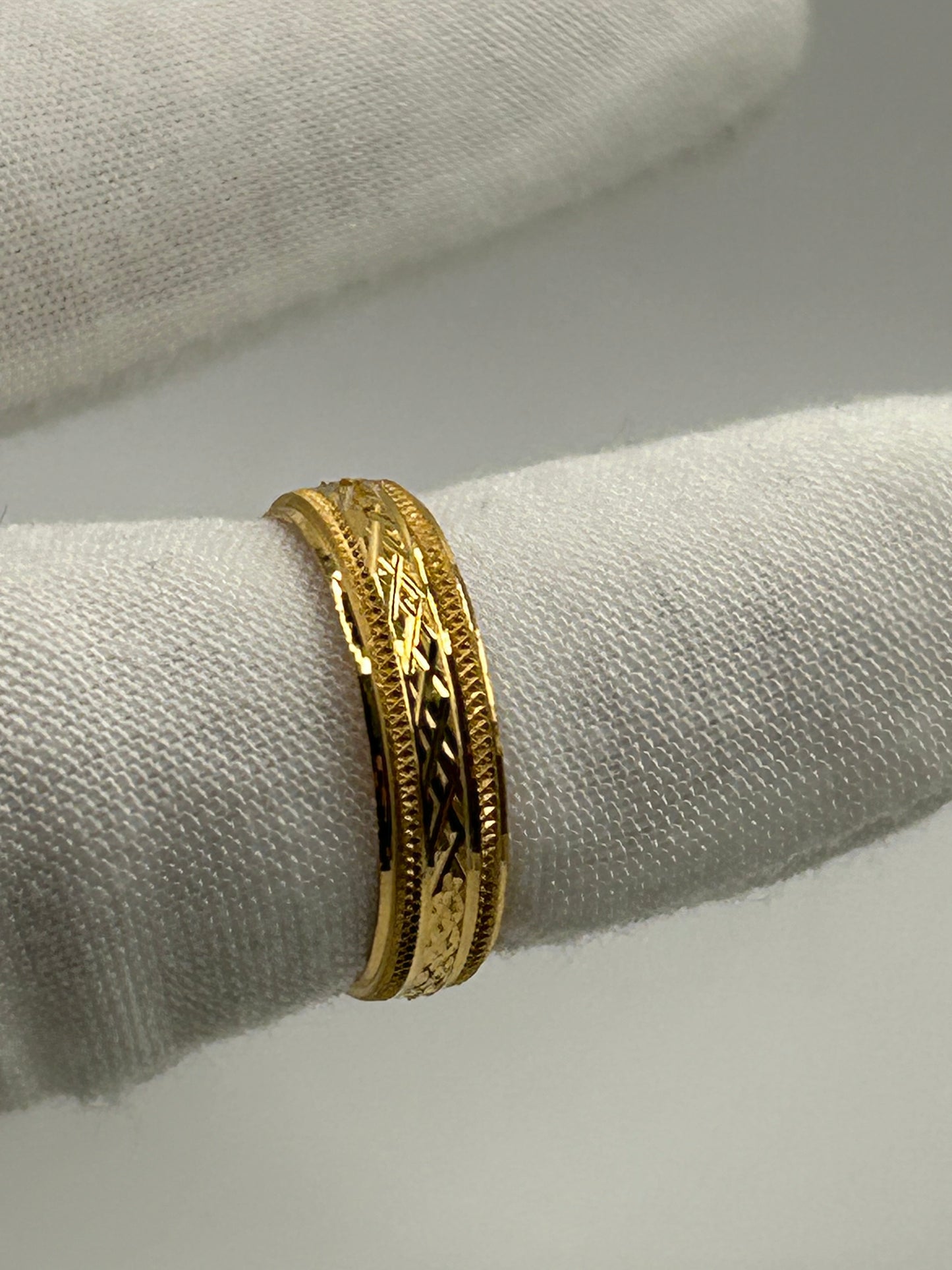 22ct Gold Men’s Band - 5.2 grams, Size Q (Hallmarked)