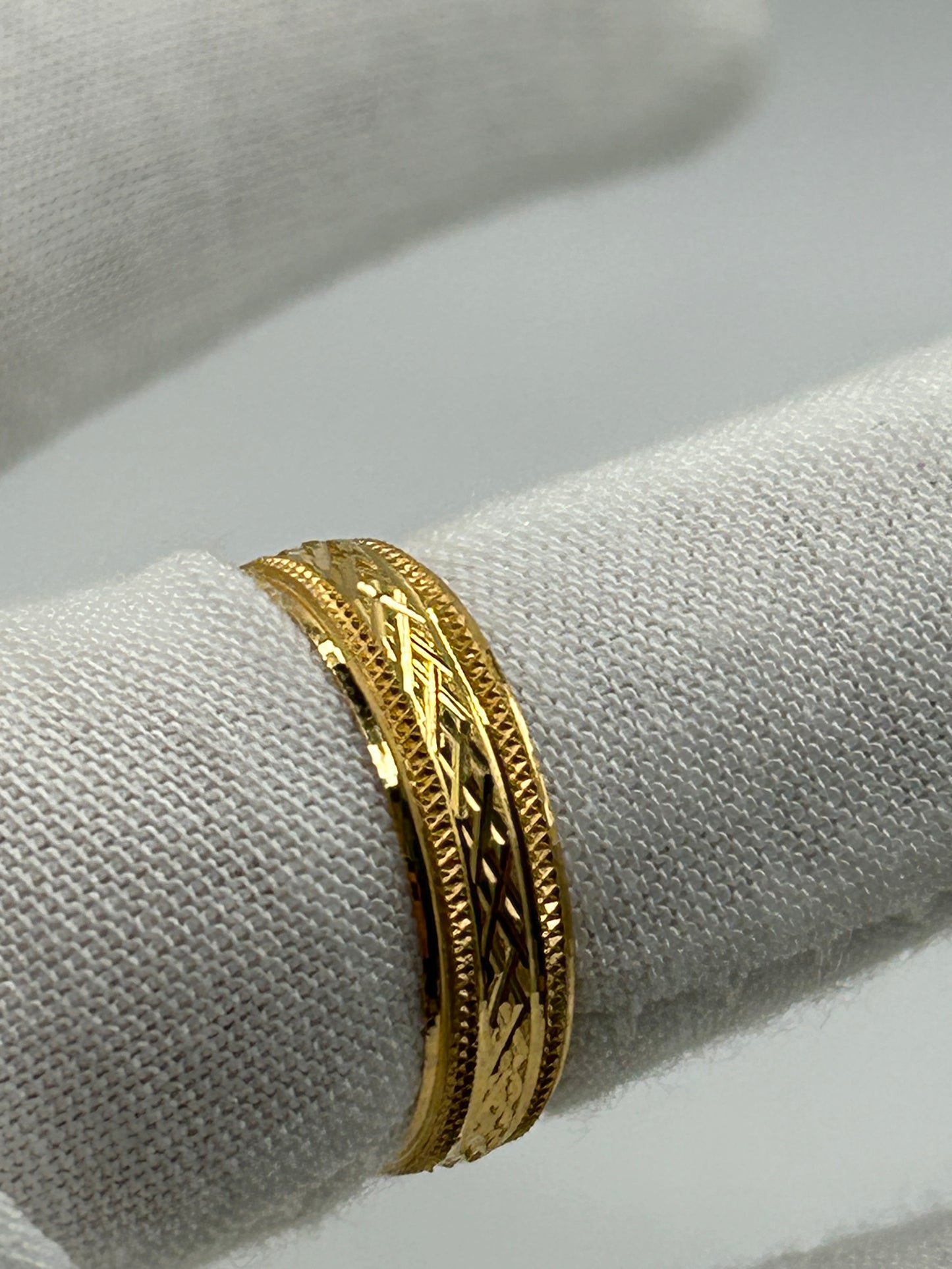 22ct Gold Men’s Band - 5.2 grams, Size Q (Hallmarked)