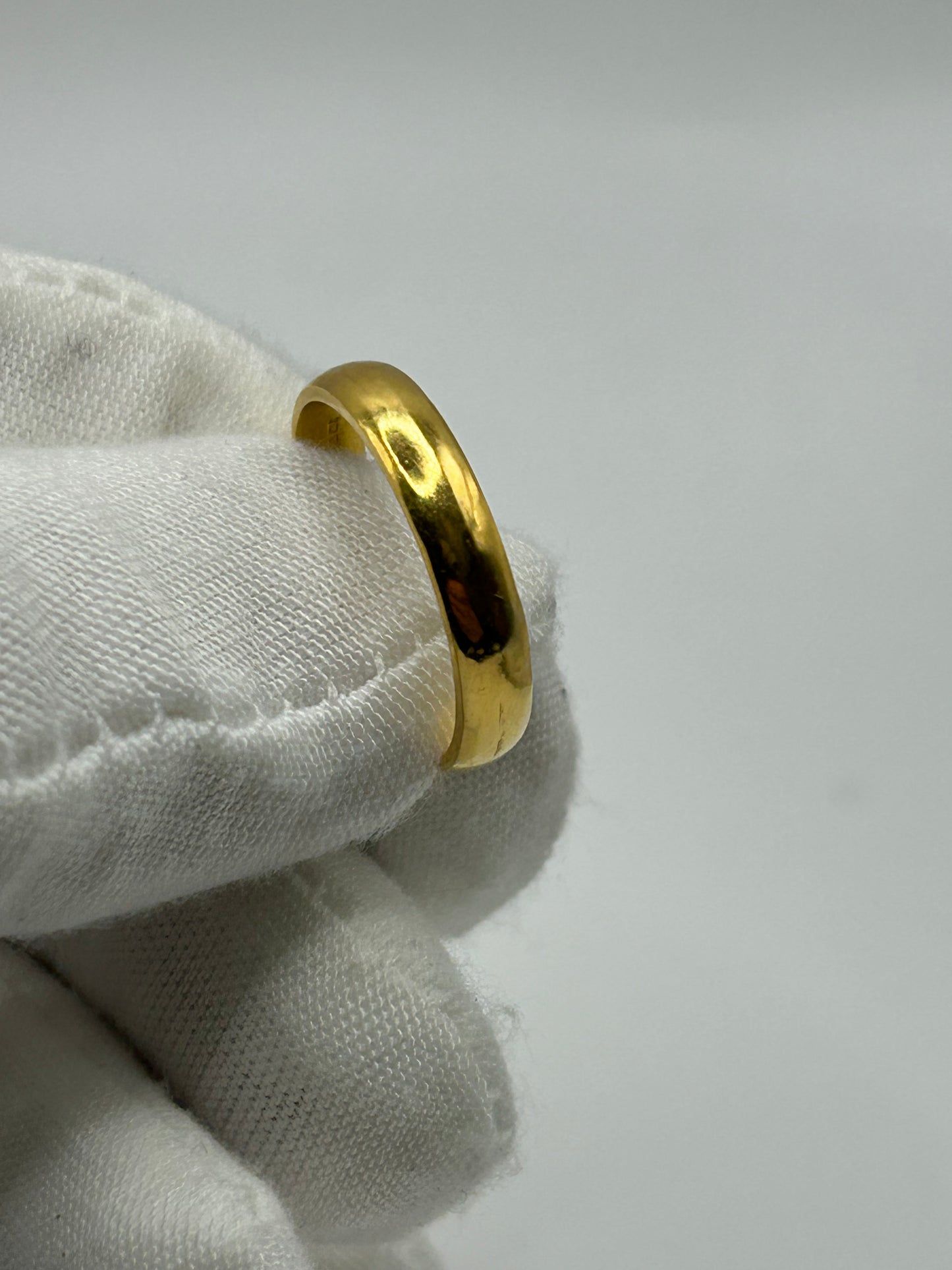 22ct Gold Men’s Band - 5 grams, Size Q (Hallmarked) Plain