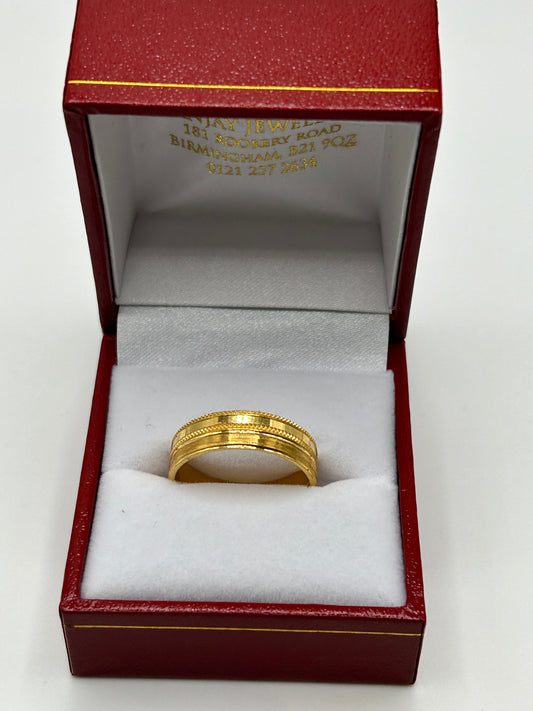 22ct Gold Men’s Band - 5.6 grams, Size Q ½ (Hallmarked):