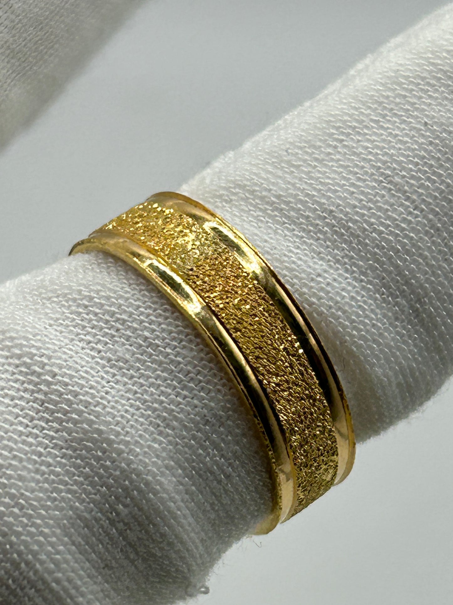 22ct Gold Men’s Band - 5.3 grams, Size W ½ (Hallmarked):