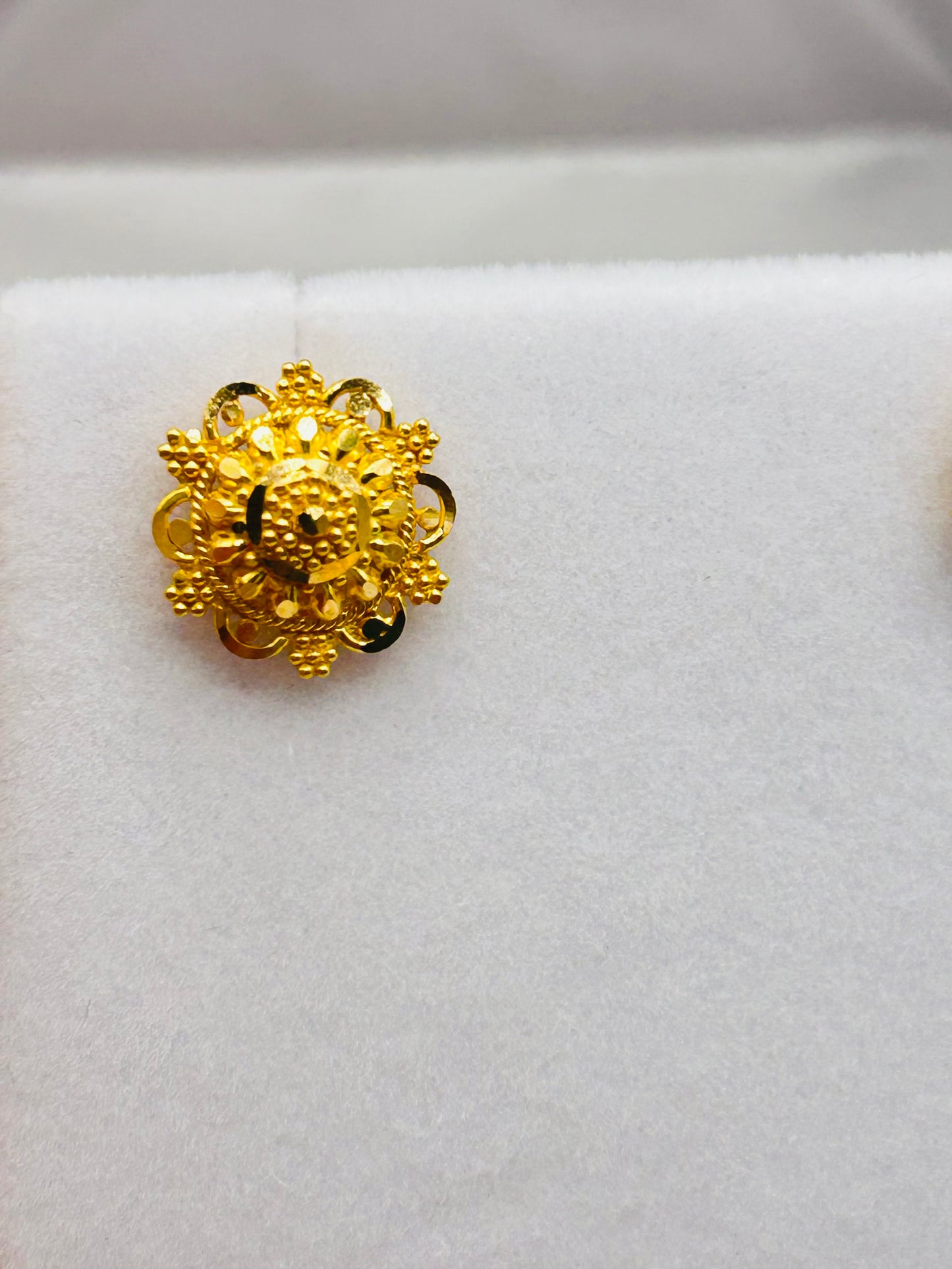 22ct Gold Studs / Tops – 3.6g (Hallmarked)