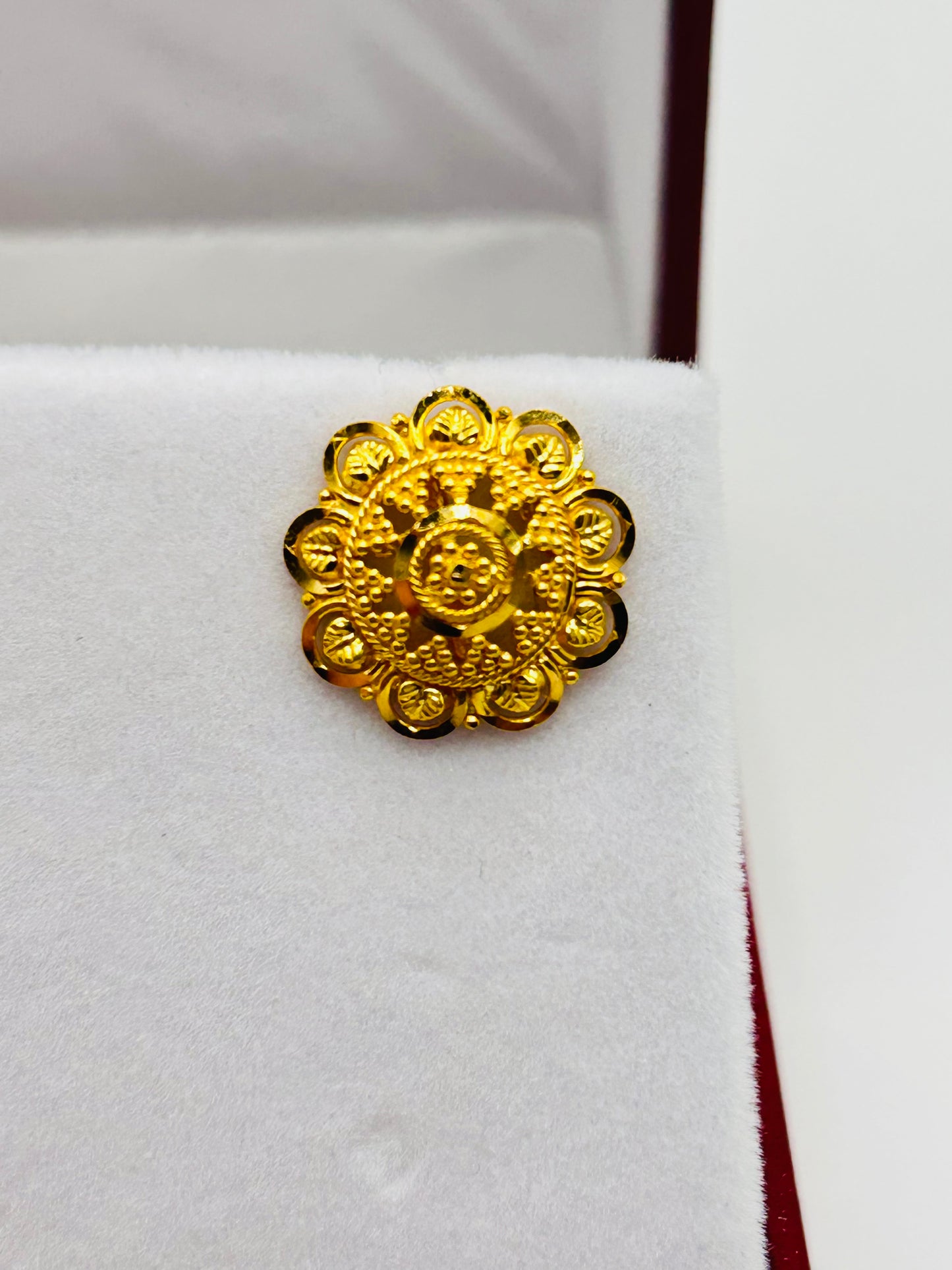 22ct Gold Studs / Tops – 3.9g (Hallmarked)