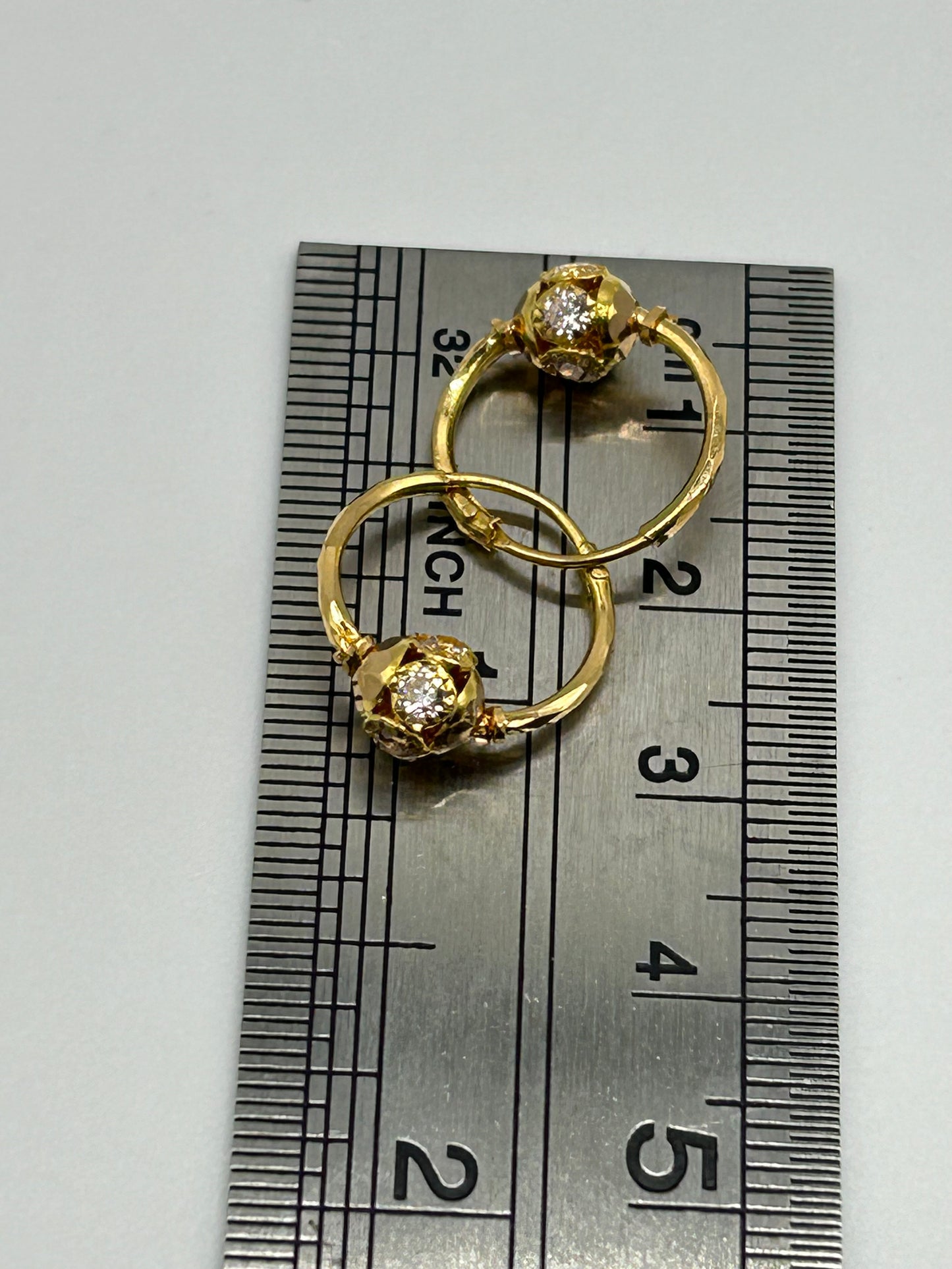 22ct Gold Hallmarked Earrings - 1.4g