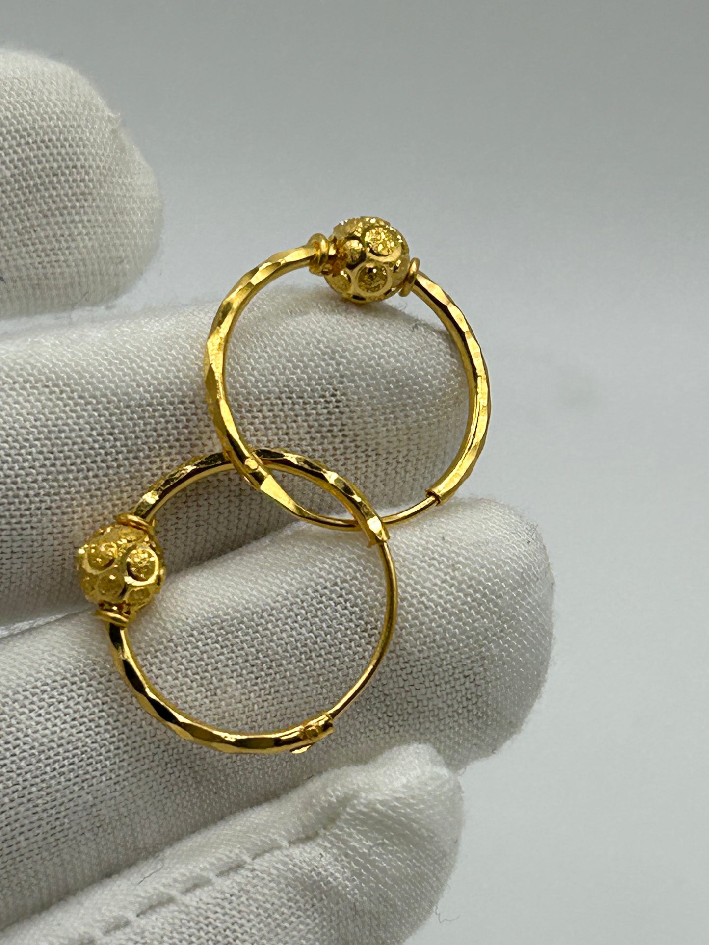 22ct Gold Hallmarked Earrings - 2.3g