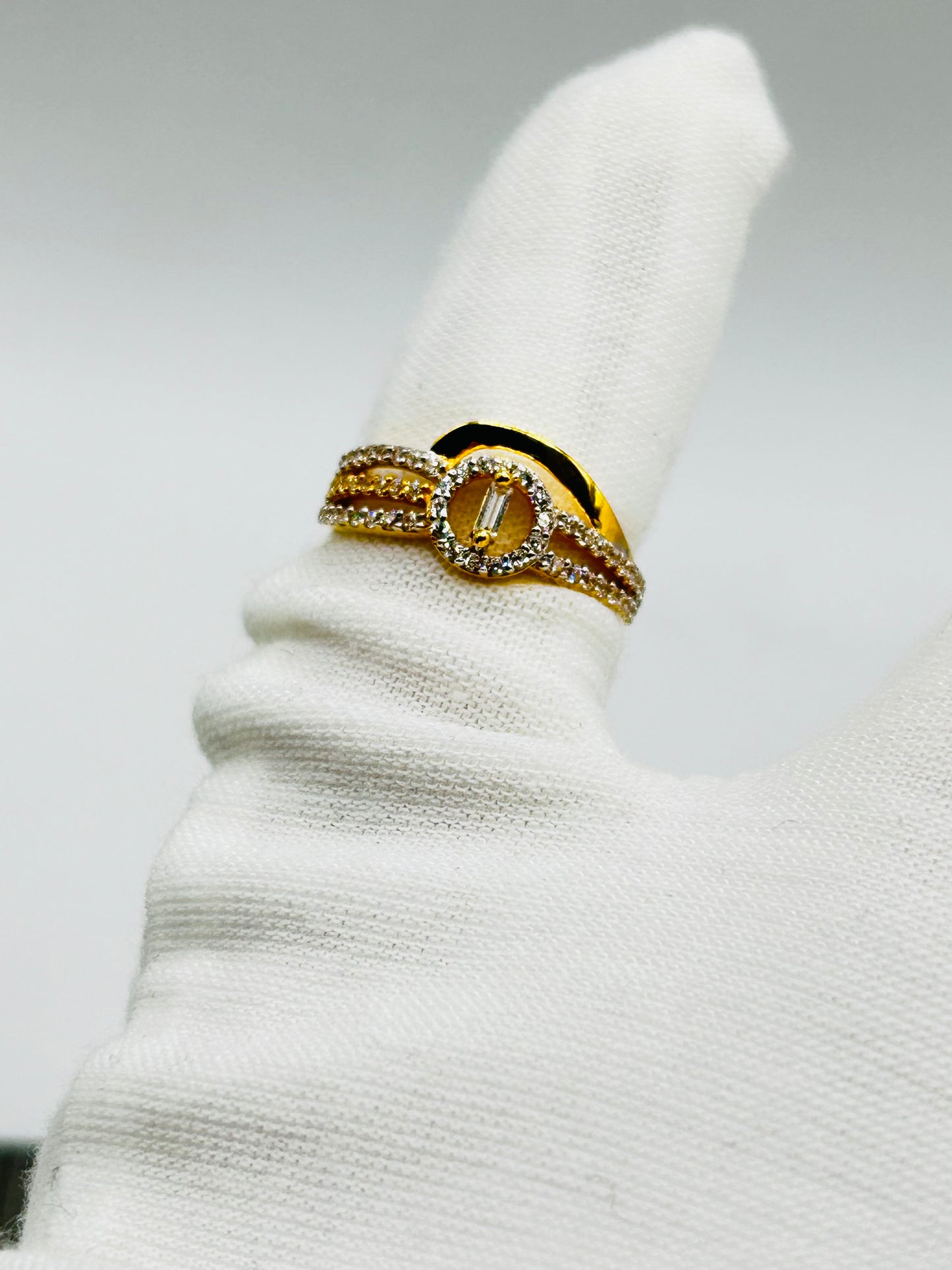 22ct Gold Ladies Ring - 2.4g Size J½