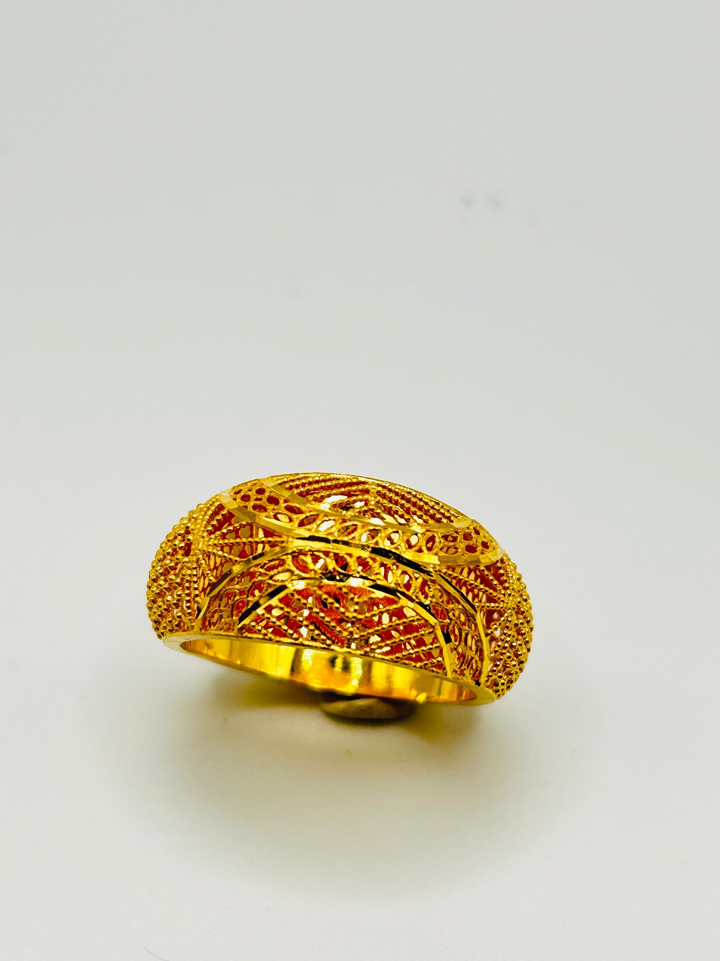 22ct Gold Ladies Ring - 3.3g Size Q