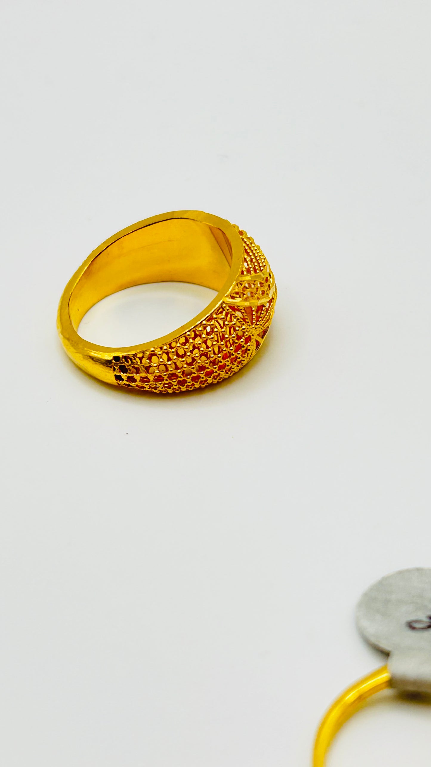 22ct Gold Ladies Ring - 3.3g Size Q