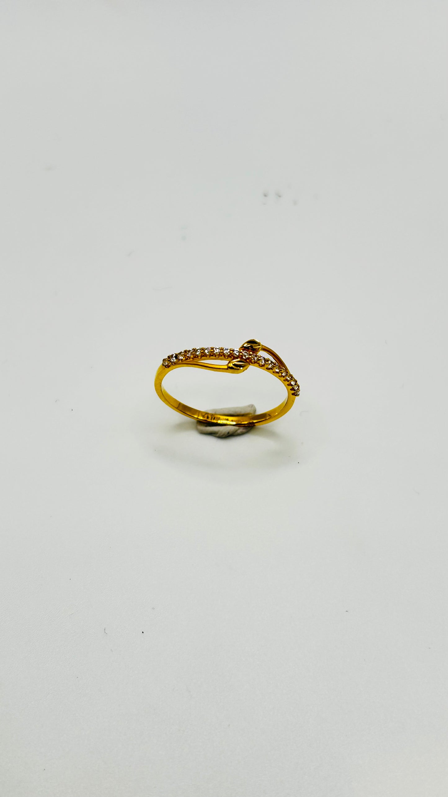 22ct Gold Ladies Ring - 1.9g Size Q