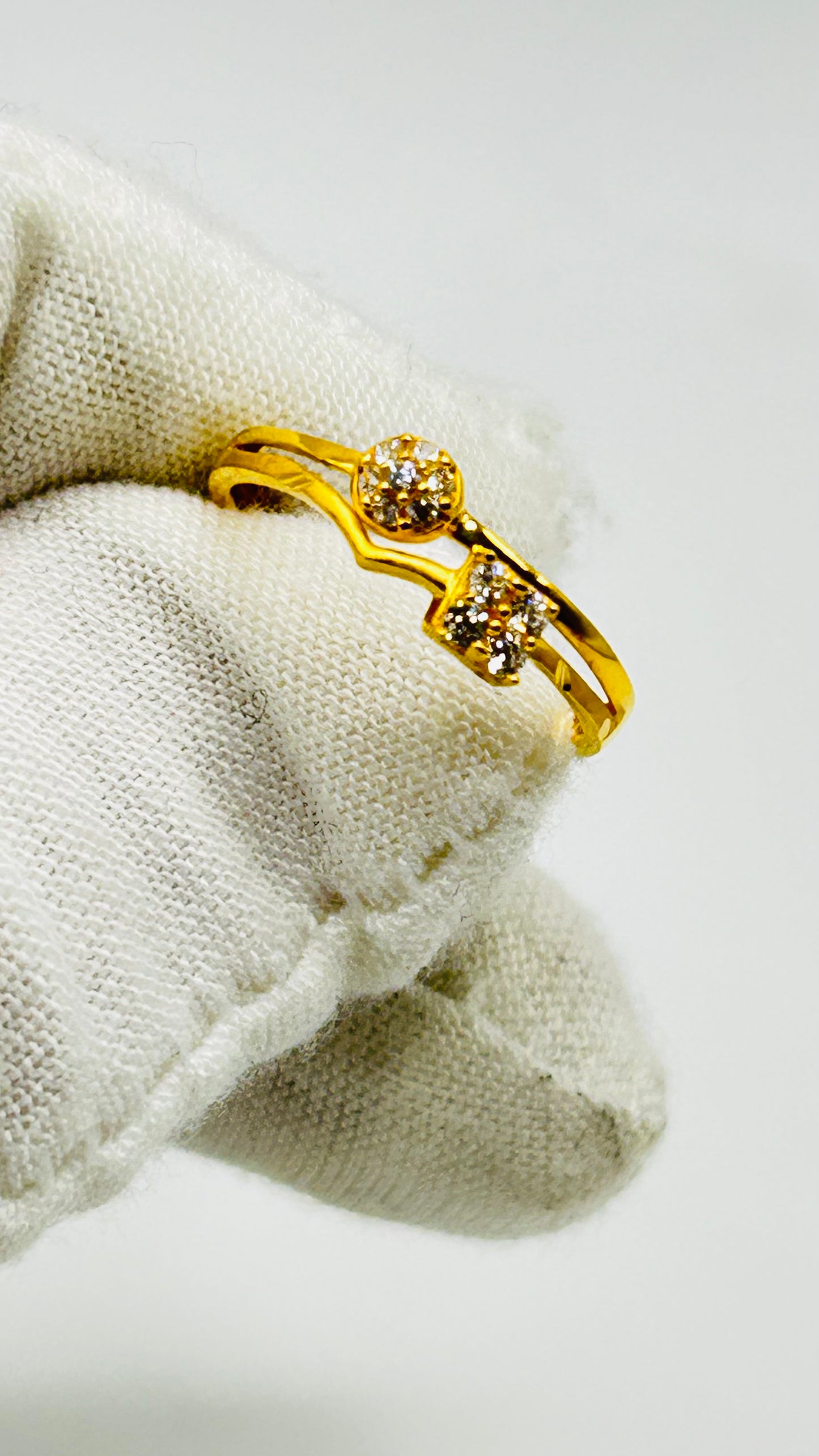 22ct Gold Ladies Ring - 1.6g Size L