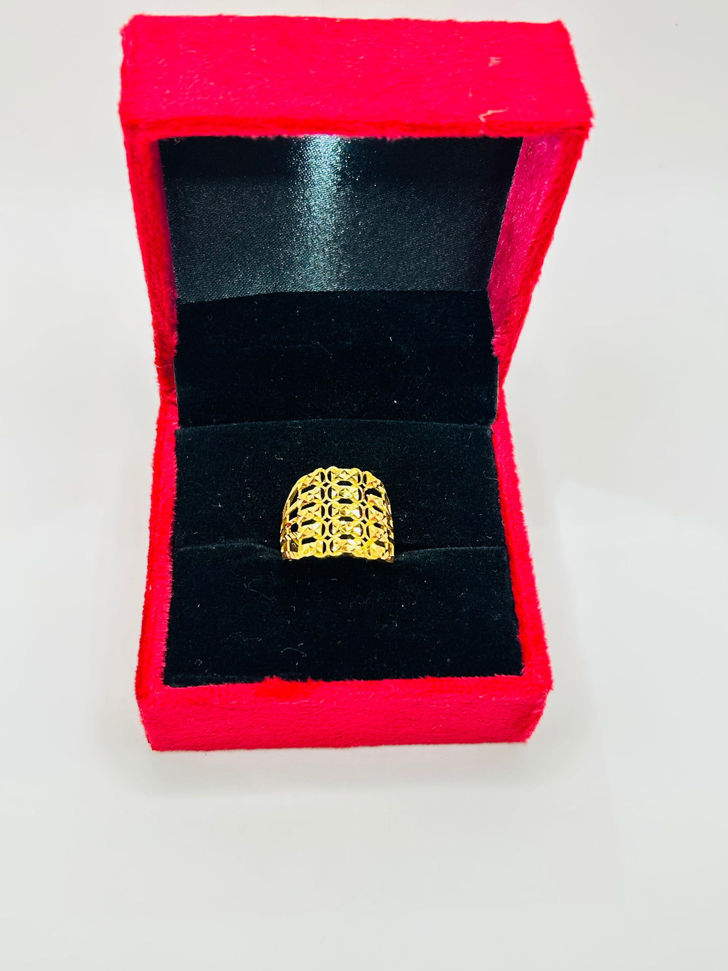 22ct Gold Ladies' Ring – 4.4g – Size P (Hallmarked)