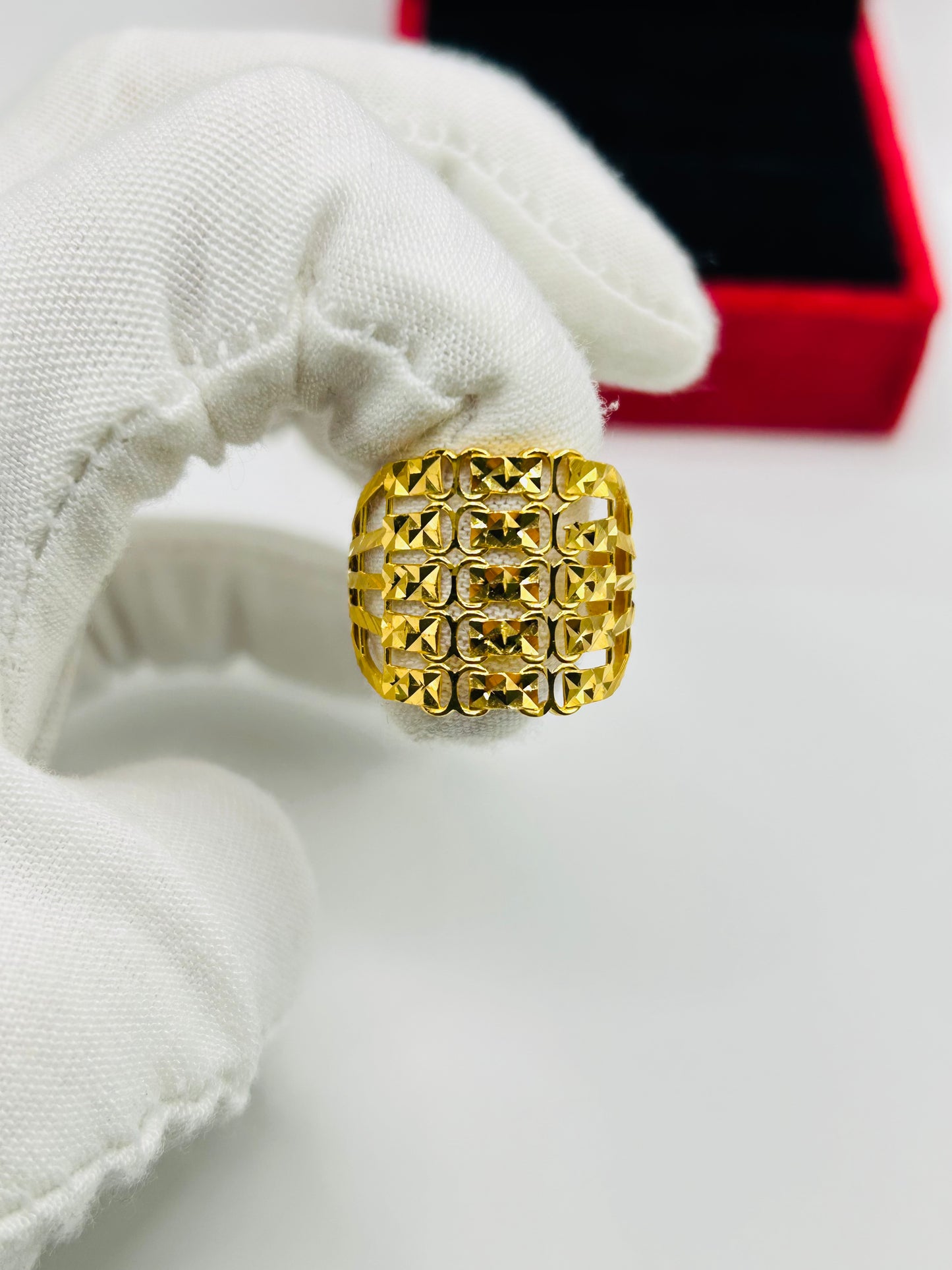 22ct Gold Ladies' Ring – 4.4g – Size P (Hallmarked)
