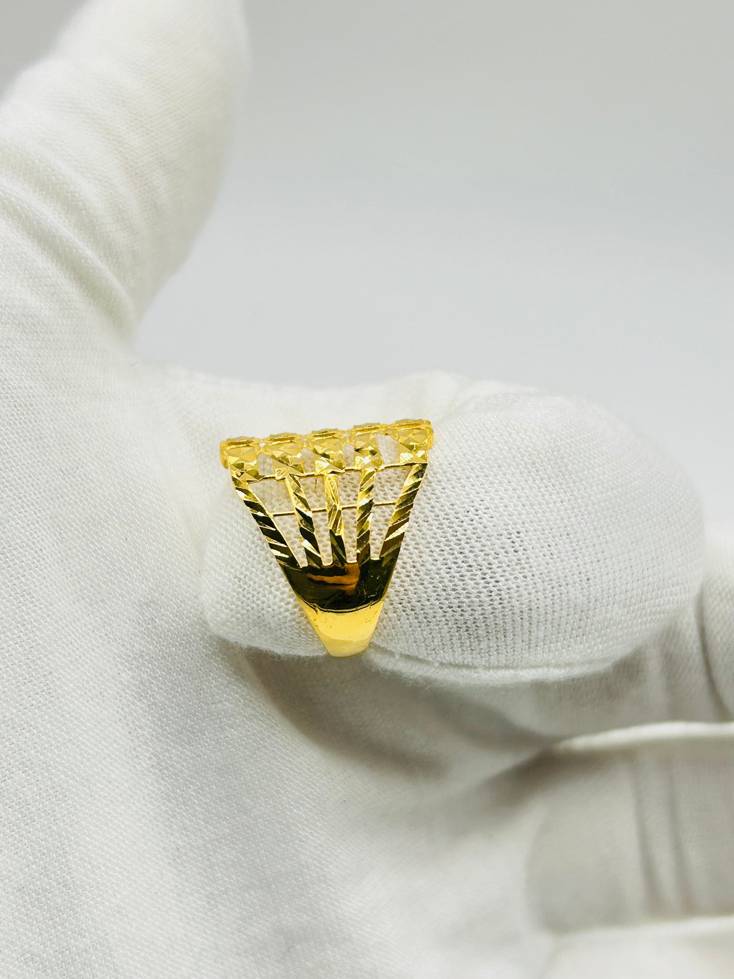 22ct Gold Ladies' Ring – 4.4g – Size P (Hallmarked)