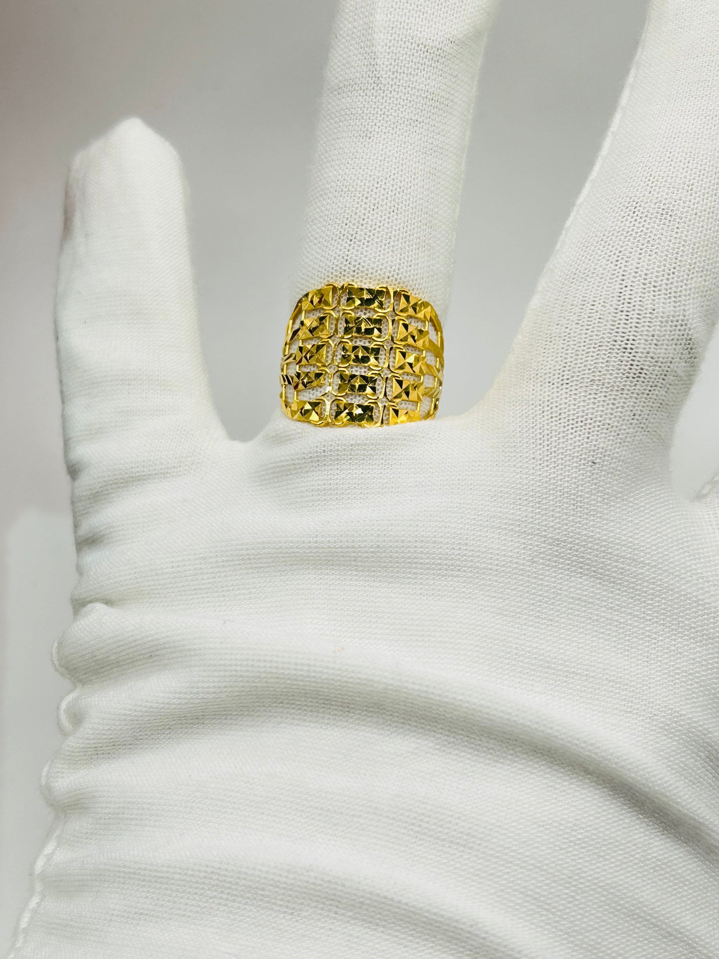 22ct Gold Ladies' Ring – 4.4g – Size P (Hallmarked)