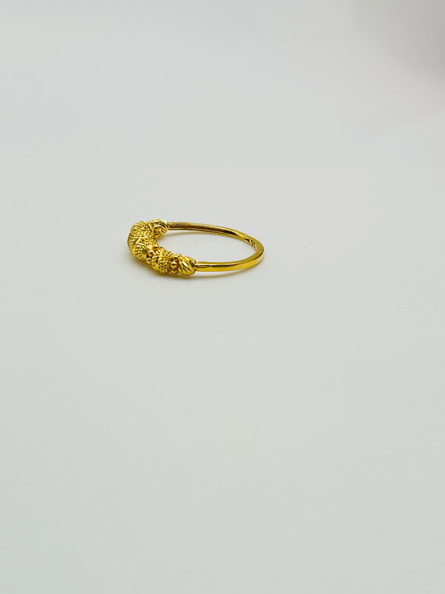22ct Gold Ladies' Ring – 1.9g – Size K (Hallmarked)