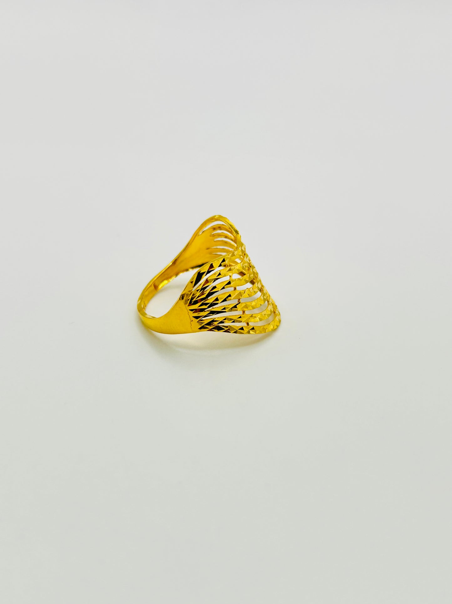 22ct Gold Ladies' Ring – 2.6g – Size P (Hallmarked)