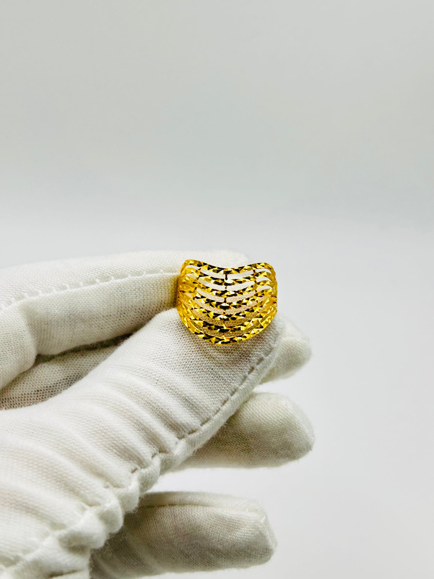 22ct Gold Ladies' Ring – 2.6g – Size P (Hallmarked)