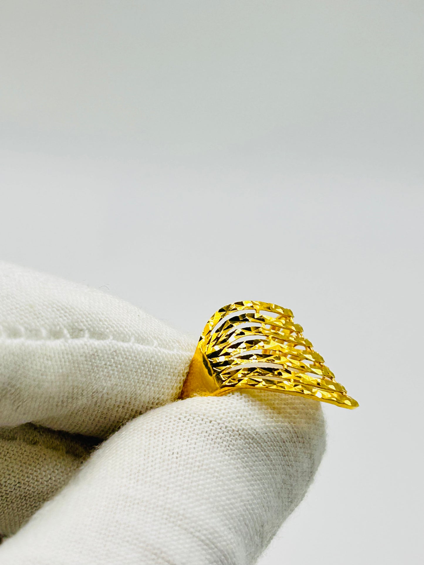 22ct Gold Ladies' Ring – 2.6g – Size P (Hallmarked)