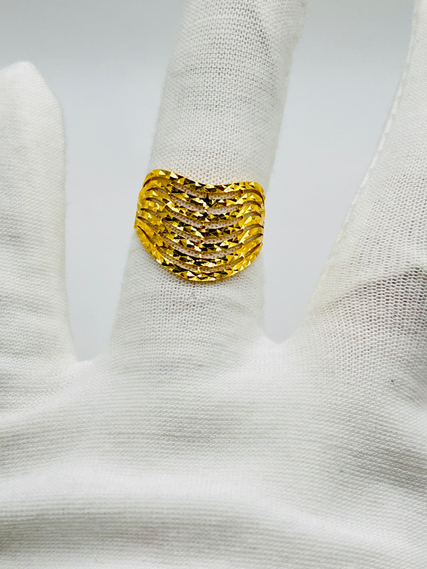22ct Gold Ladies' Ring – 2.6g – Size P (Hallmarked)